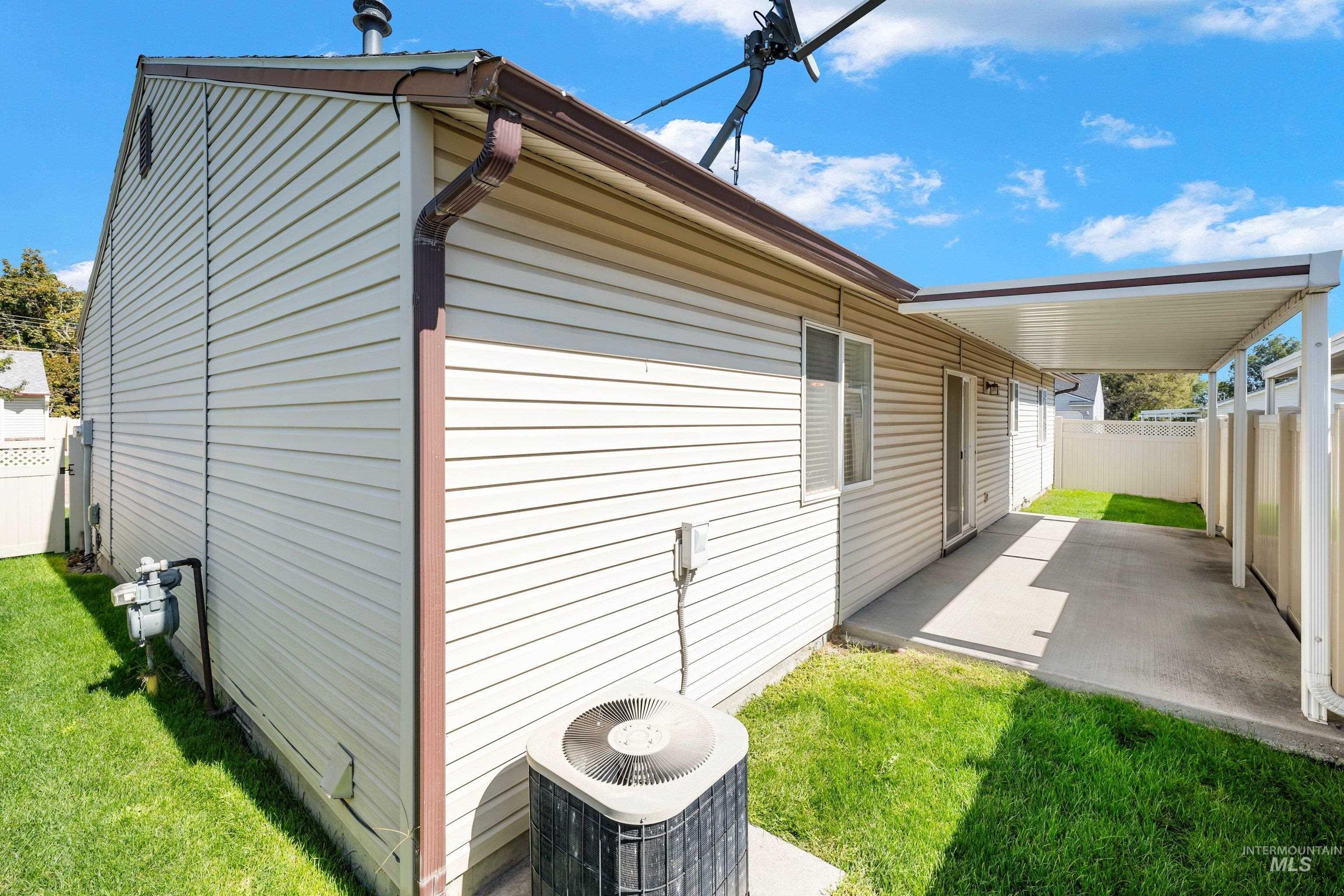 2110 Glenn Way, Caldwell, Idaho 83605, 2 Bedrooms, 2 Bathrooms, Residential For Sale, Price $325,000,MLS 99001265