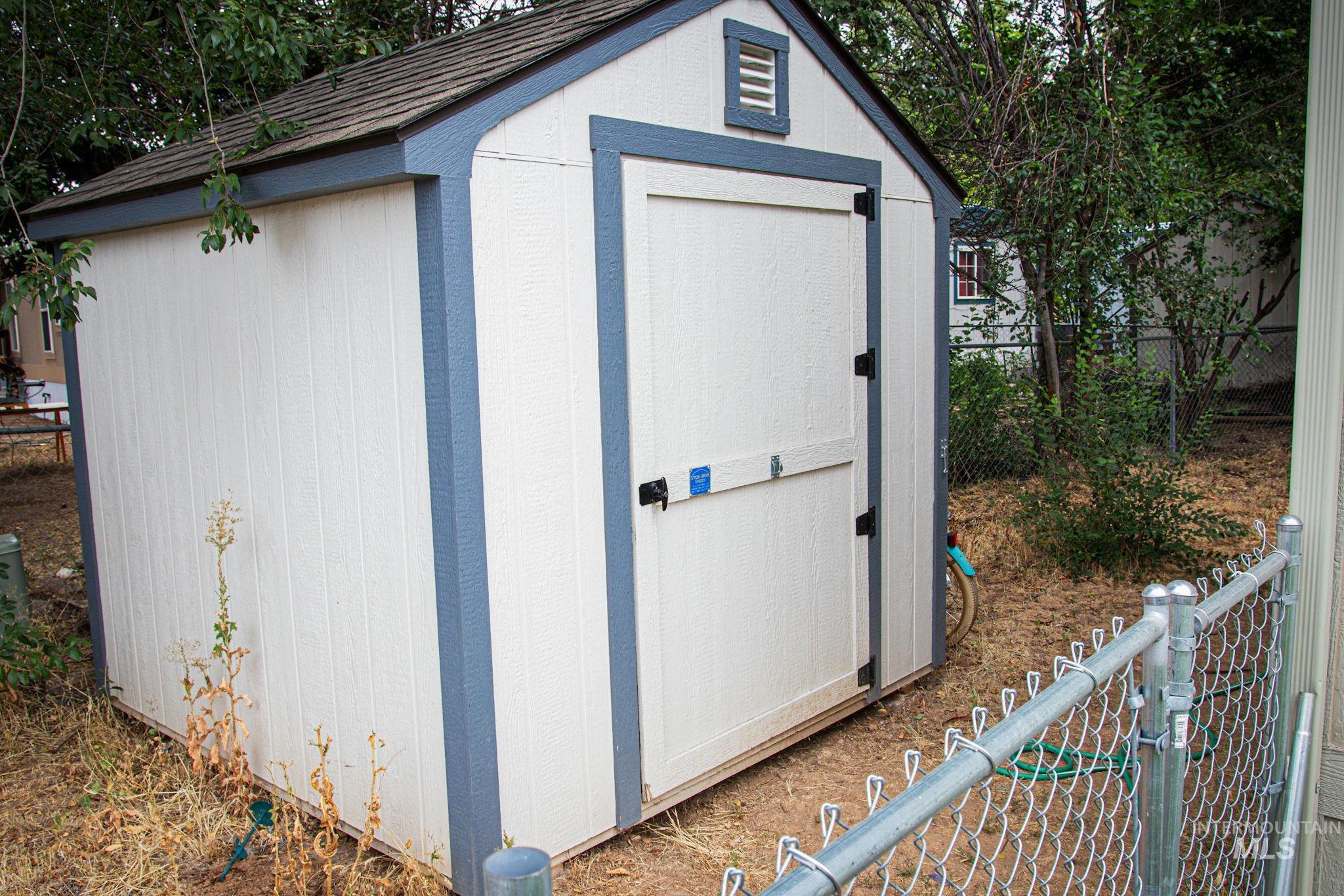 524 N Meadowland Circle, Boise, Idaho 83713, 3 Bedrooms, 2 Bathrooms, Residential For Sale, Price $140,000,MLS 99001266