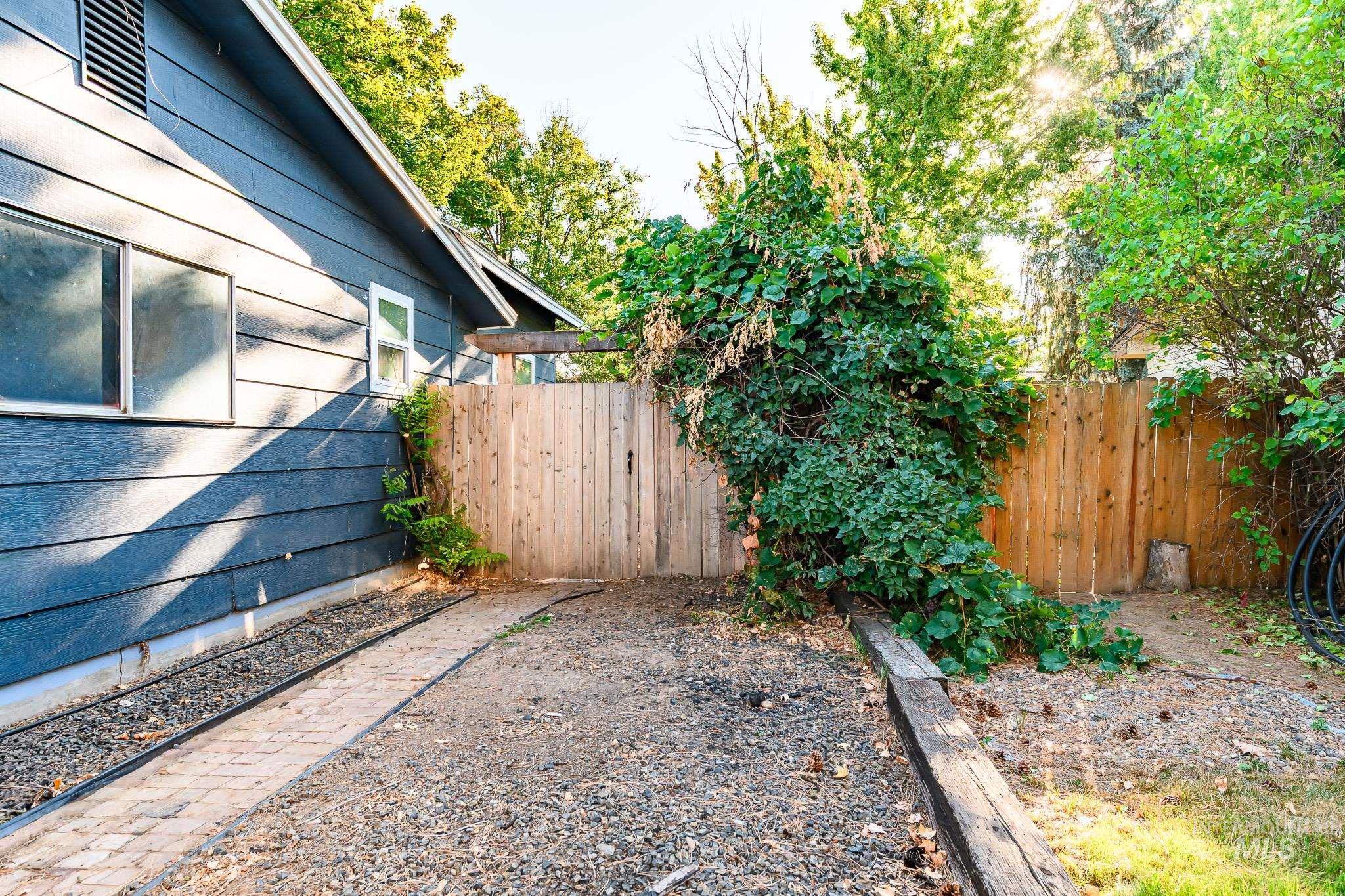 2010 N Dalton Ave, Boise, Idaho 83704, 4 Bedrooms, 2 Bathrooms, Residential For Sale, Price $469,900, 99001273