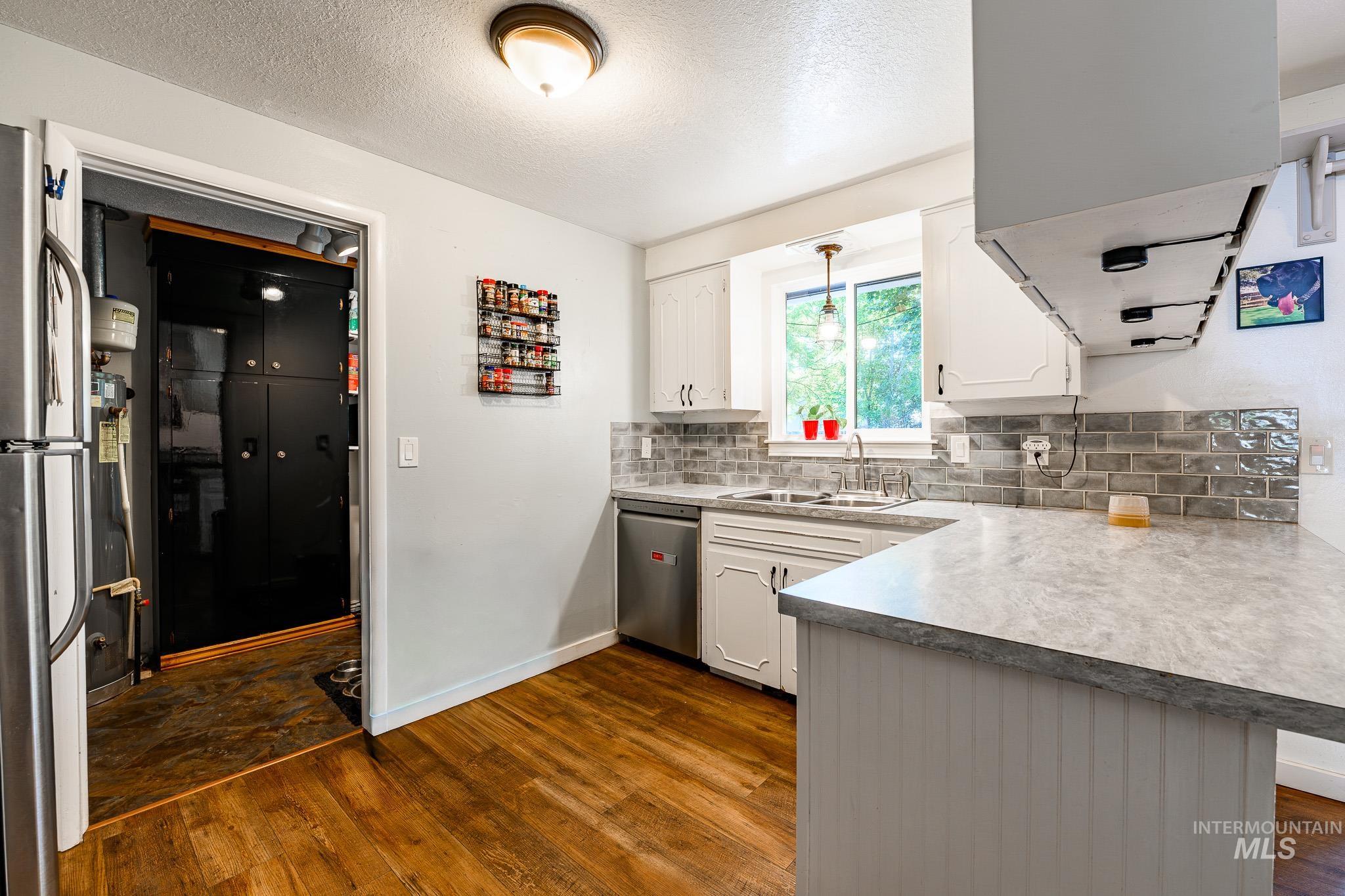 2010 N Dalton Ave, Boise, Idaho 83704, 4 Bedrooms, 2 Bathrooms, Residential For Sale, Price $469,900, 99001273