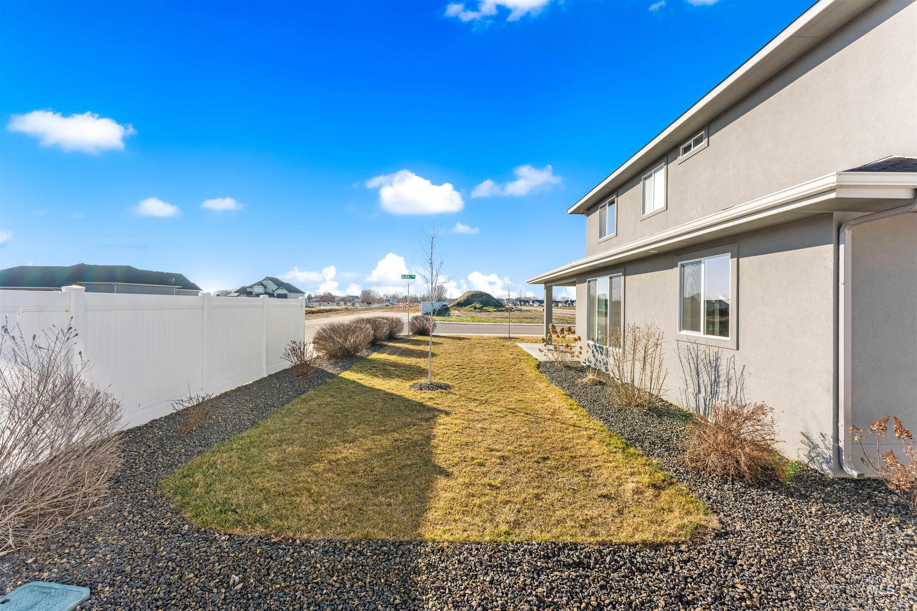 8081 Tandy Cove St, Middleton, Idaho 83644, 6 Bedrooms, 3 Bathrooms, Residential For Sale, Price $699,900, 99001275
