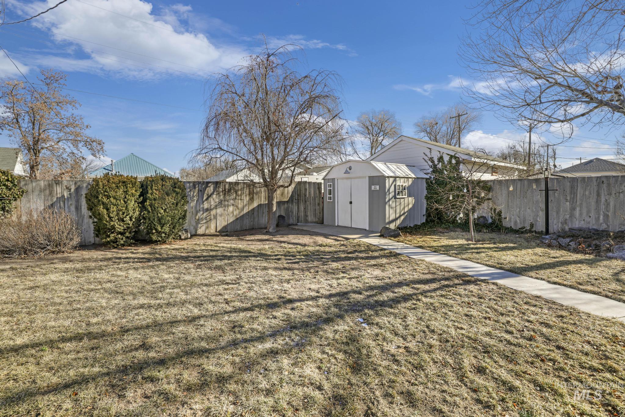 435 4th Ave E, Twin Falls, Idaho 83301, 3 Bedrooms, 2 Bathrooms, Residential For Sale, Price $319,990,MLS 99001284