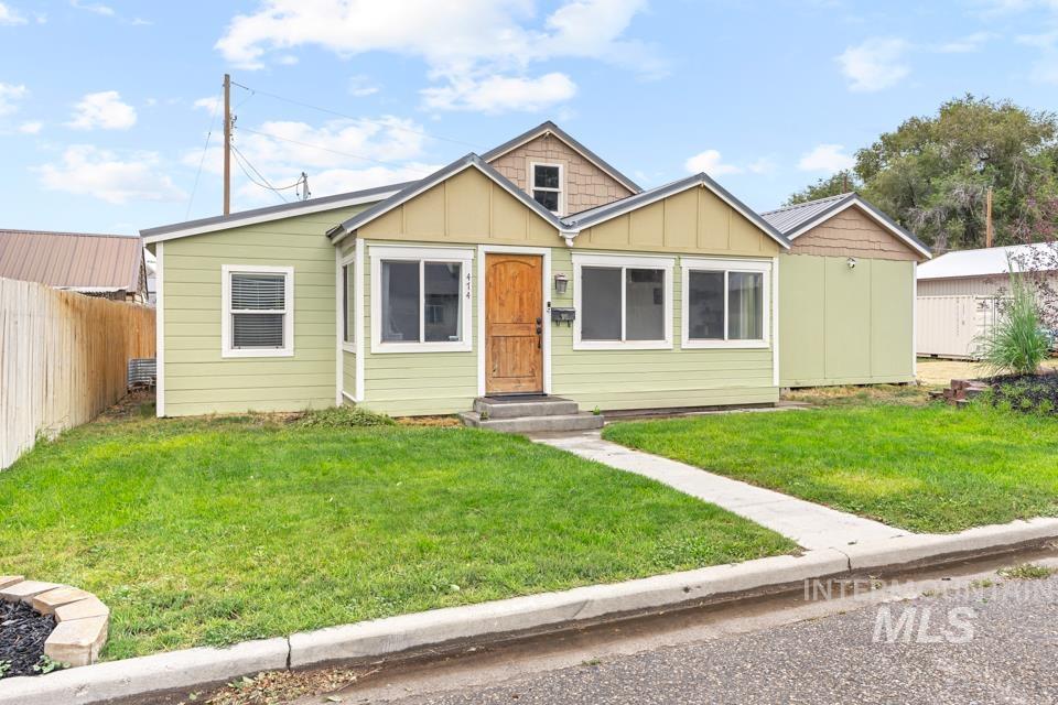474 Harrison St. W, Vale, Oregon 97918, 2 Bedrooms, 1 Bathroom, Residential For Sale, Price $229,900, 99001293