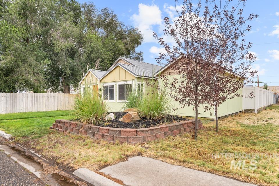 474 Harrison St. W, Vale, Oregon 97918, 2 Bedrooms, 1 Bathroom, Residential For Sale, Price $229,900, 99001293
