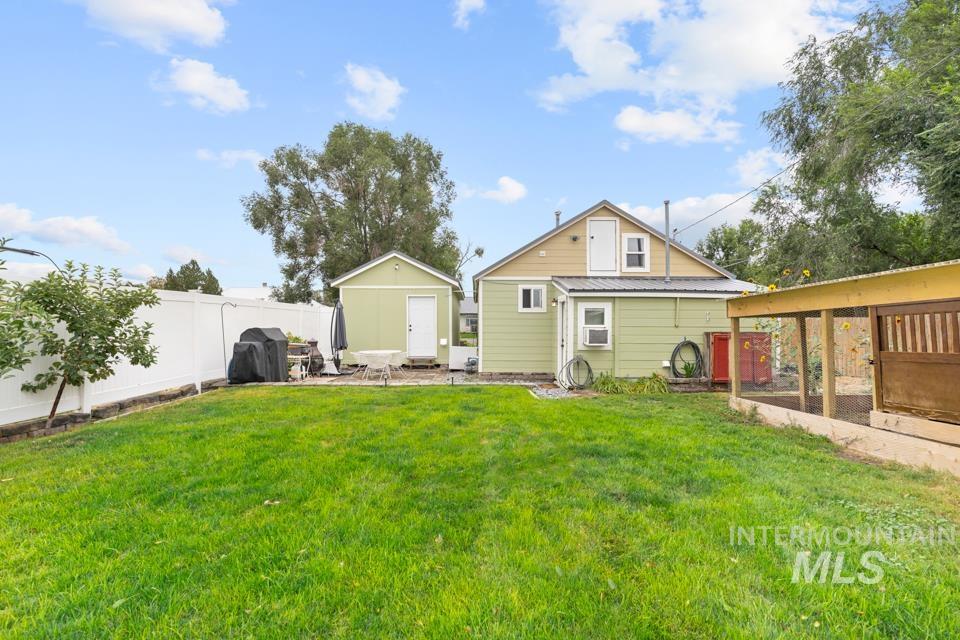 474 Harrison St. W, Vale, Oregon 97918, 2 Bedrooms, 1 Bathroom, Residential For Sale, Price $229,900, 99001293