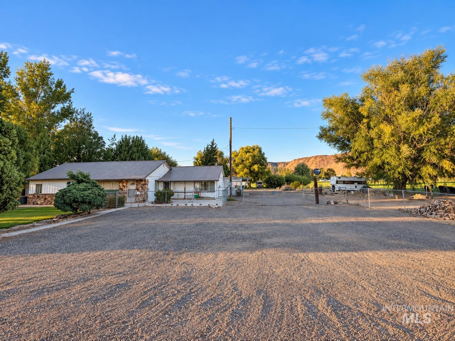 8124 Birmingham Rd, Melba, Idaho 83641, 3 Bedrooms, 2 Bathrooms, Residential For Sale, Price $349,900,MLS 99001294
