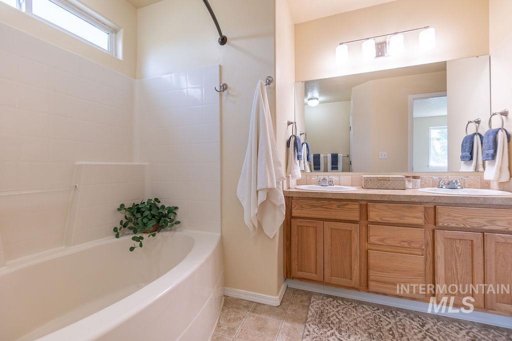 2806 Stoll Court, Caldwell, Idaho 83607, 4 Bedrooms, 2.5 Bathrooms, Residential For Sale, Price $399,900, 99001303