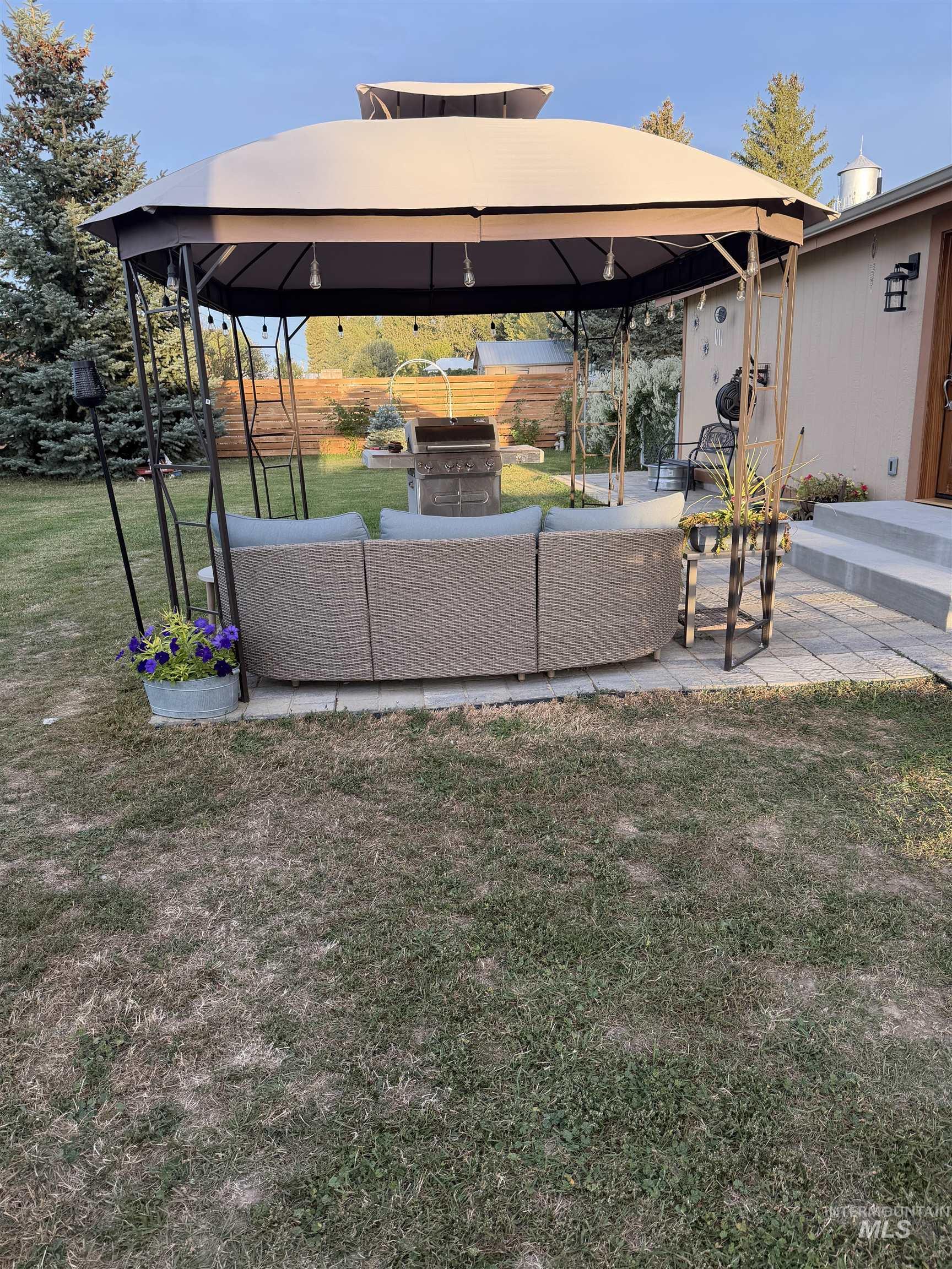 290 West Elmore Avenue, Richfield, Idaho 83349, 3 Bedrooms, 2 Bathrooms, Residential For Sale, Price $309,900, 99001305