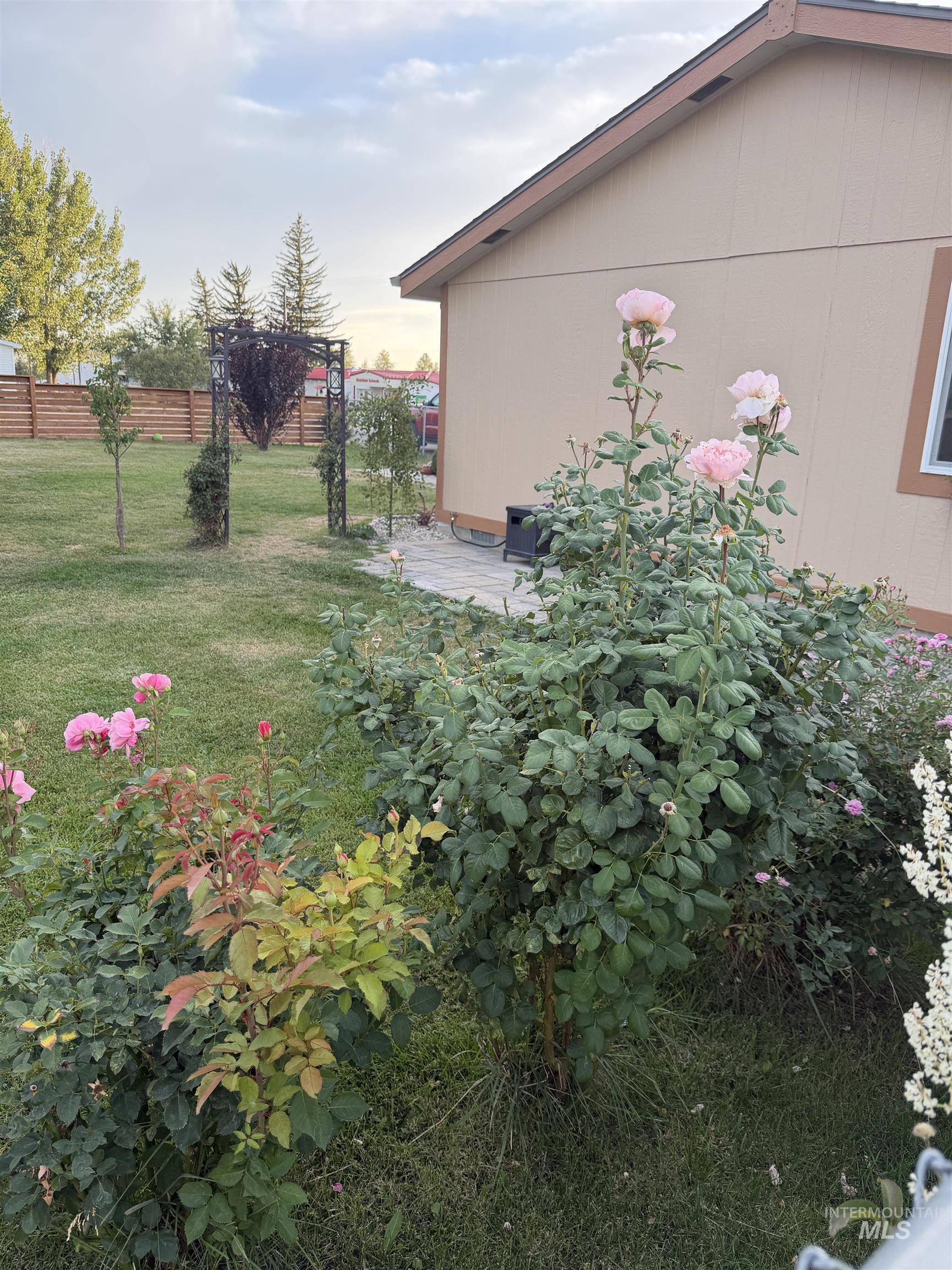 290 West Elmore Avenue, Richfield, Idaho 83349, 3 Bedrooms, 2 Bathrooms, Residential For Sale, Price $309,900, 99001305