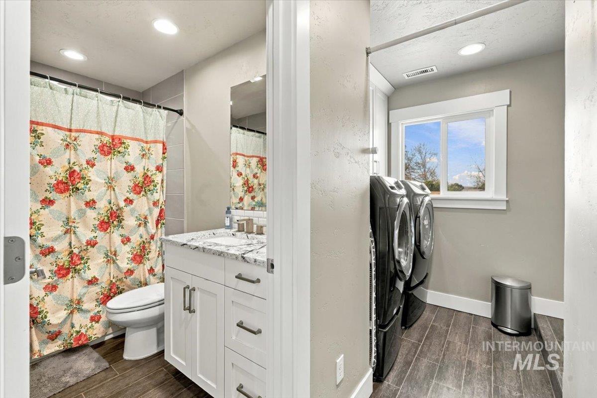 7900 Elmore Rd, Fruitland, Idaho 83619, 3 Bedrooms, 2.5 Bathrooms, Residential For Sale, Price $1,125,000, 99001307