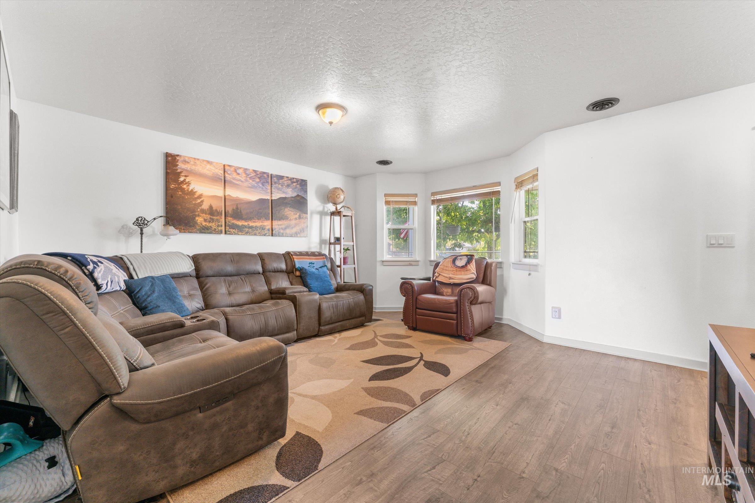 10536 Gossamer Ct, Nampa, Idaho 83687, 4 Bedrooms, 2.5 Bathrooms, Residential For Sale, Price $434,999,MLS 99001310