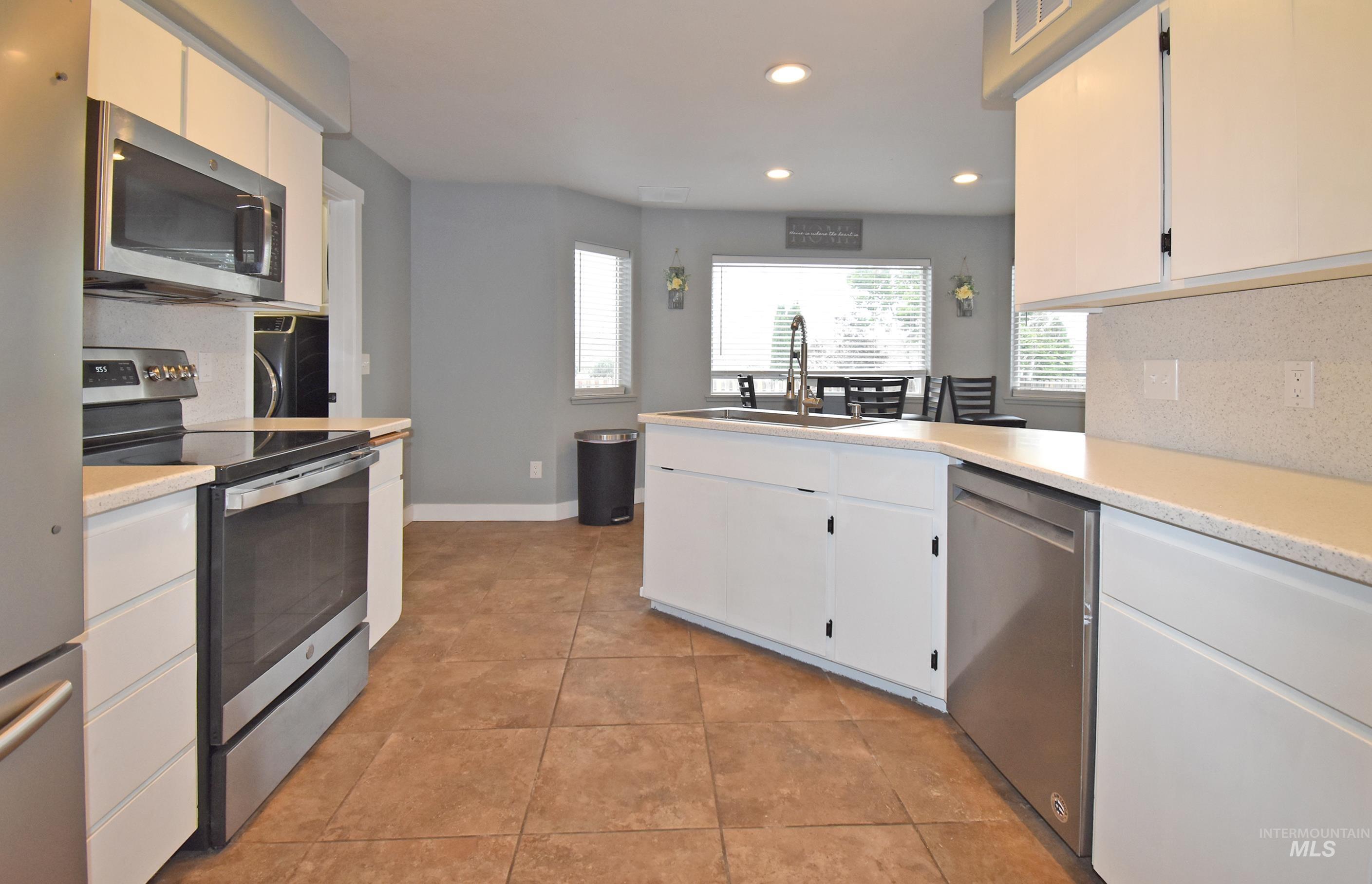 1928 Birch Court, Lewiston, Idaho 83501, 3 Bedrooms, 2.5 Bathrooms, Residential For Sale, Price $470,000,MLS 99001326