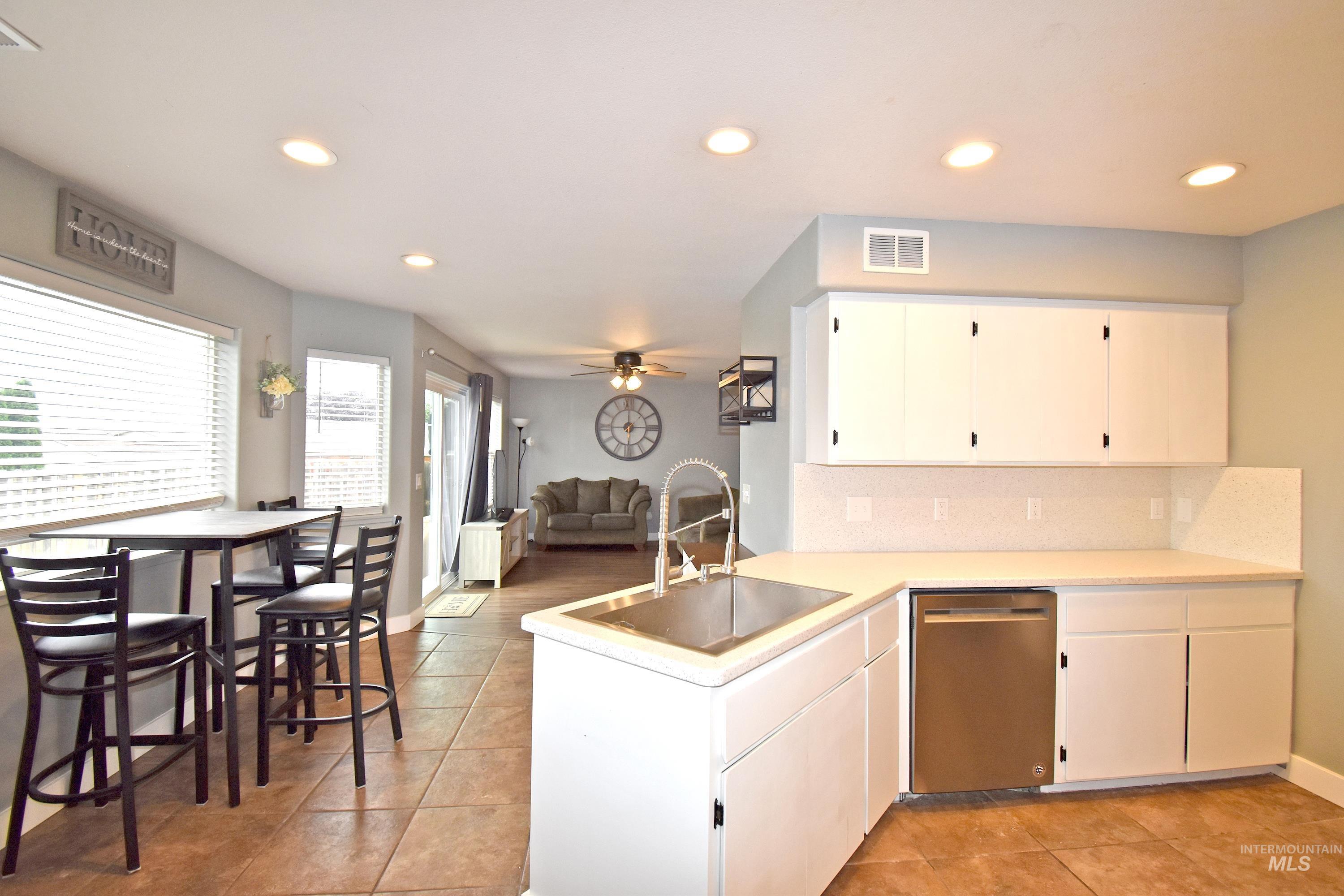 1928 Birch Court, Lewiston, Idaho 83501, 3 Bedrooms, 2.5 Bathrooms, Residential For Sale, Price $470,000,MLS 99001326