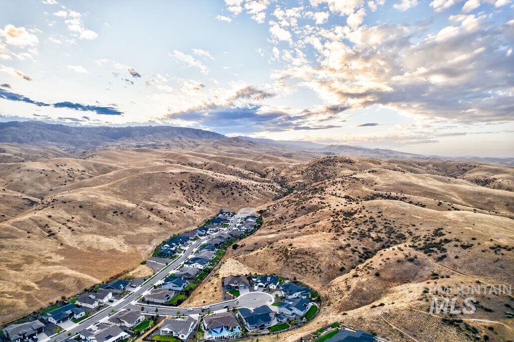 17949 N Yetholm Pl, Boise, Idaho 83714, 3 Bedrooms, 3.5 Bathrooms, Residential For Sale, Price $1,115,000, 99001336
