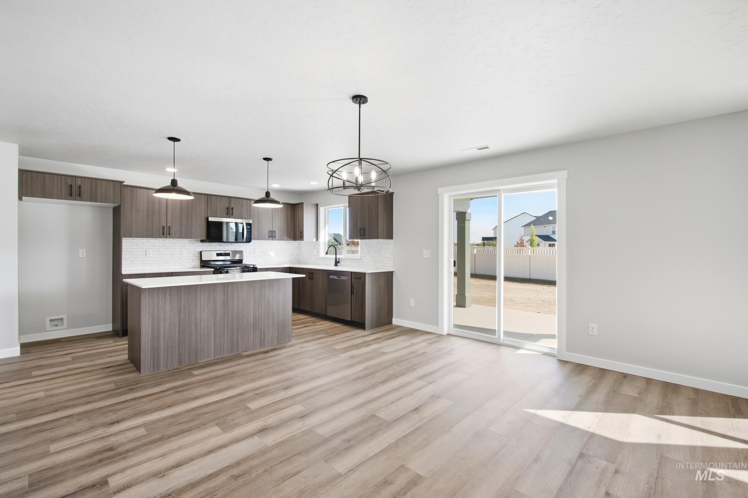 7289 W Newtown Dr, Eagle, Idaho 83616, 5 Bedrooms, 3 Bathrooms, Residential For Sale, Price $644,990,MLS 99001337
