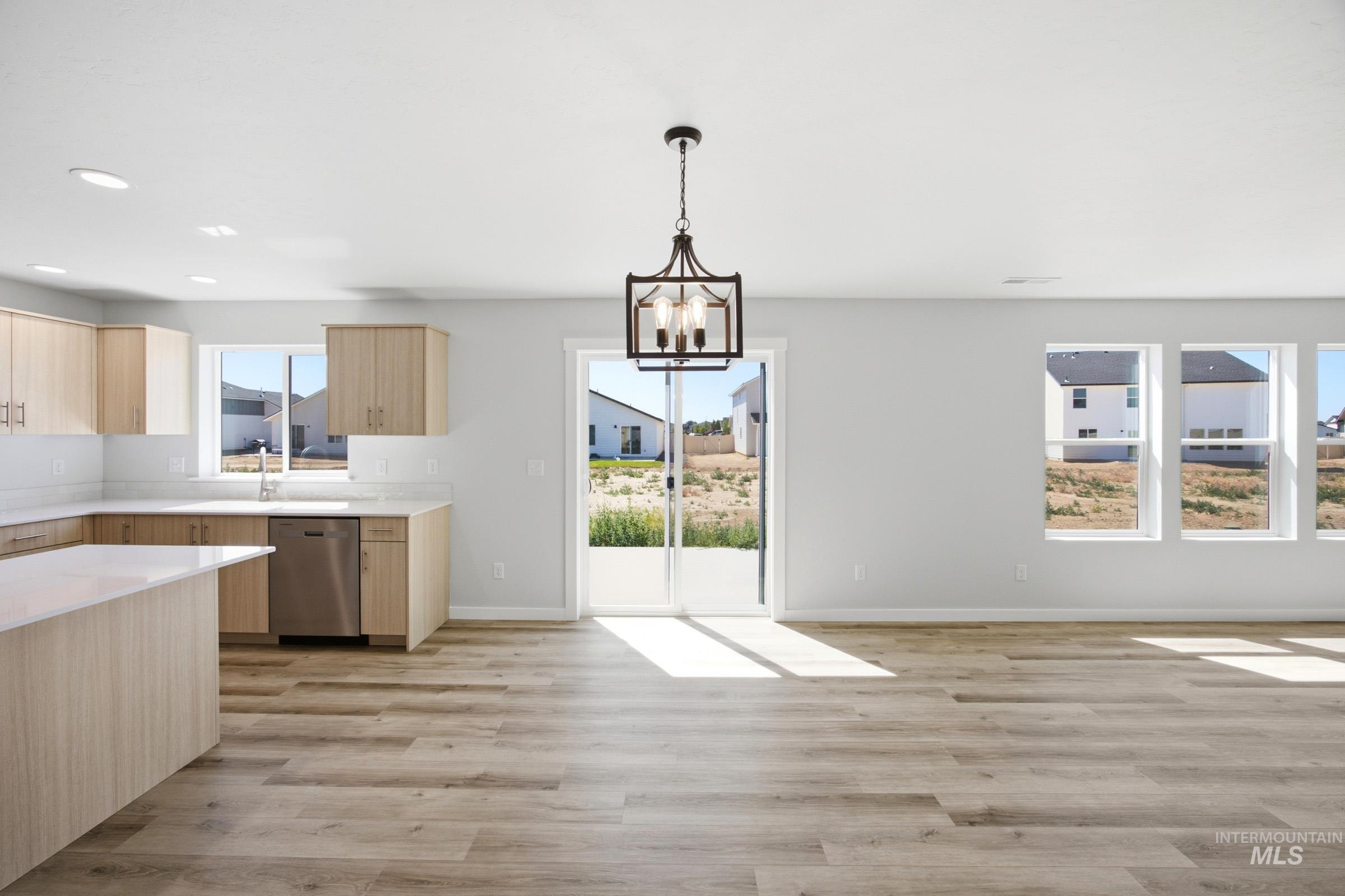 7289 W Newtown Dr, Eagle, Idaho 83616, 5 Bedrooms, 3 Bathrooms, Residential For Sale, Price $644,990, 99001337