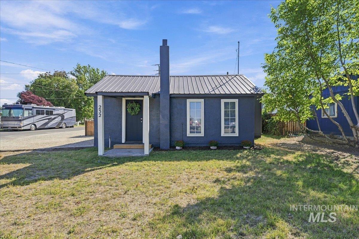 232 E Montana Ave, Homedale, Idaho 83628, 2 Bedrooms, 1 Bathroom, Residential For Sale, Price $229,900, 99001338