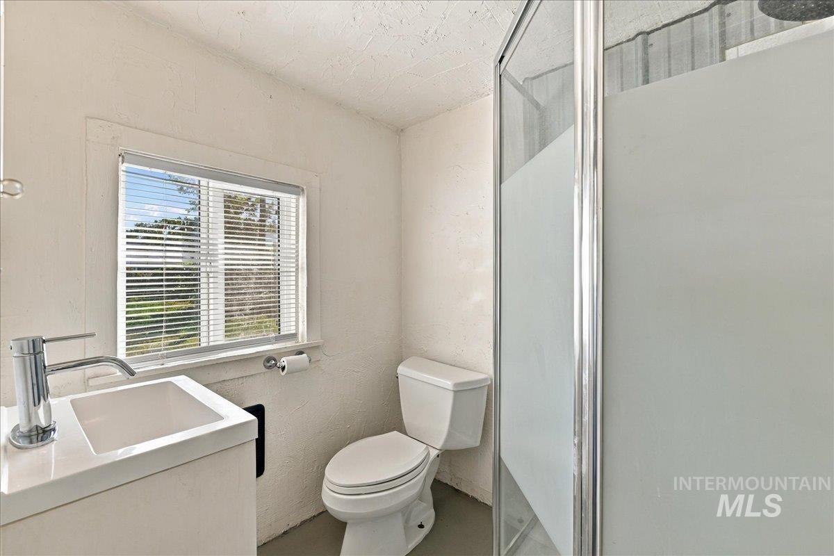 232 E Montana Ave, Homedale, Idaho 83628, 2 Bedrooms, 1 Bathroom, Residential For Sale, Price $229,900, 99001338