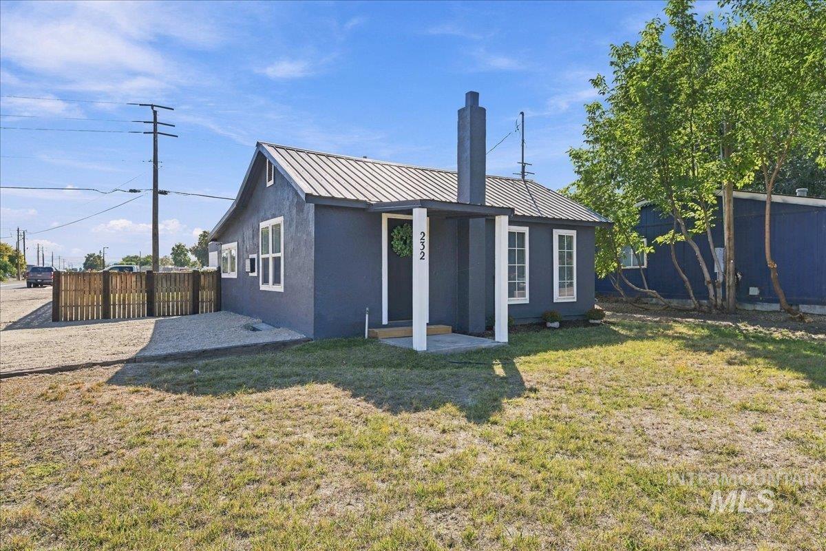232 E Montana Ave, Homedale, Idaho 83628, 2 Bedrooms, 1 Bathroom, Residential For Sale, Price $229,900, 99001338