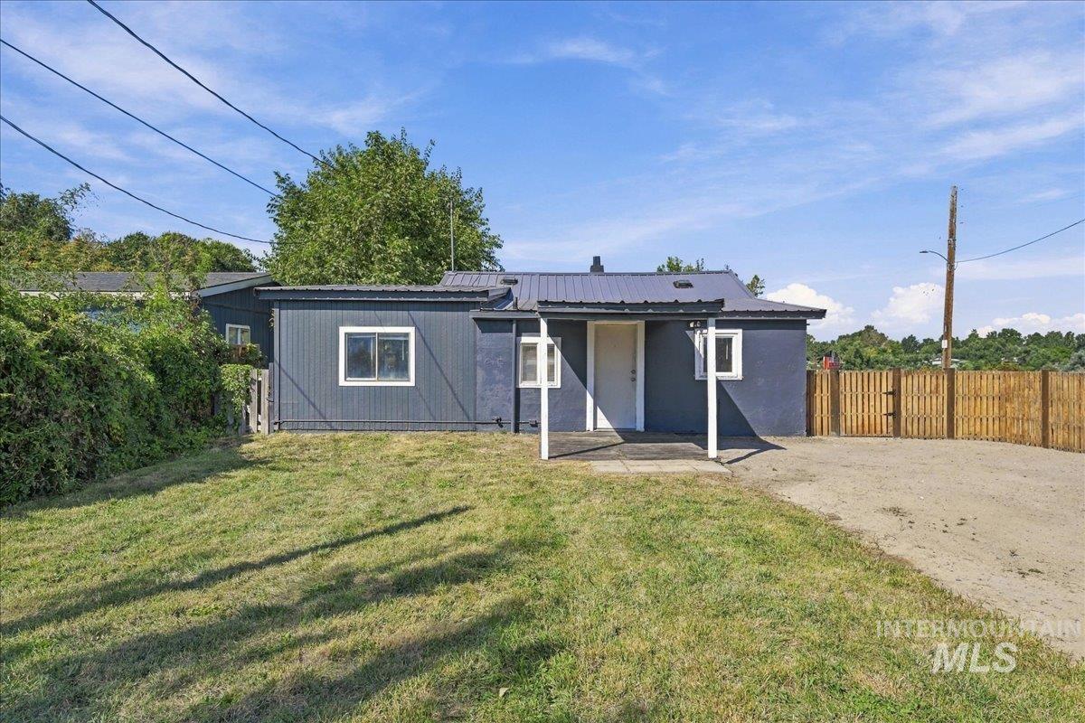 232 E Montana Ave, Homedale, Idaho 83628, 2 Bedrooms, 1 Bathroom, Residential For Sale, Price $229,900, 99001338