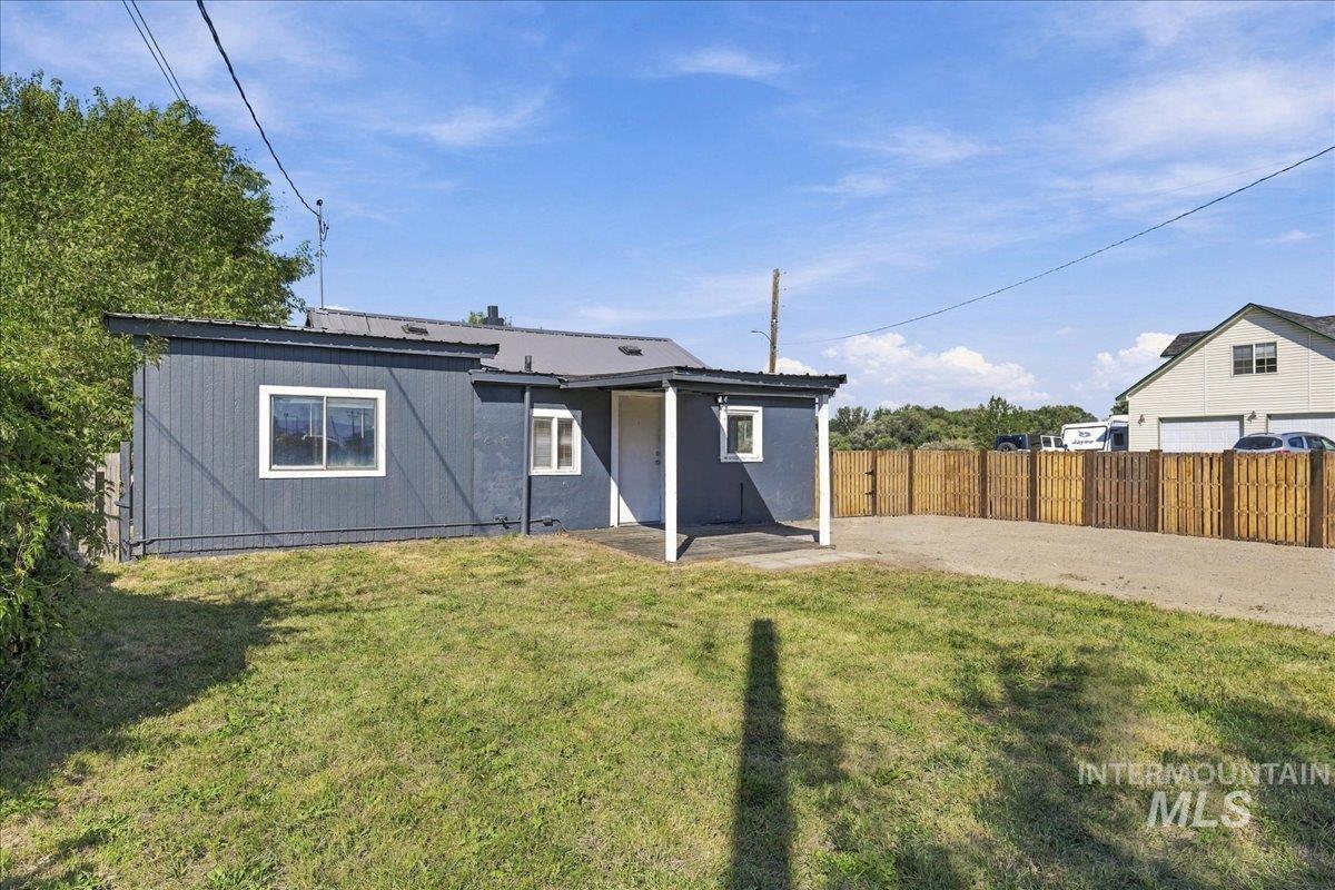 232 E Montana Ave, Homedale, Idaho 83628, 2 Bedrooms, 1 Bathroom, Residential For Sale, Price $229,900, 99001338