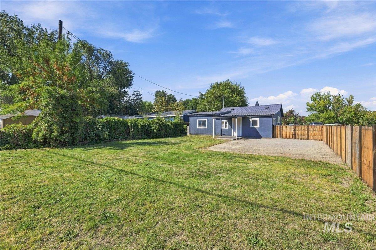 232 E Montana Ave, Homedale, Idaho 83628, 2 Bedrooms, 1 Bathroom, Residential For Sale, Price $229,900, 99001338