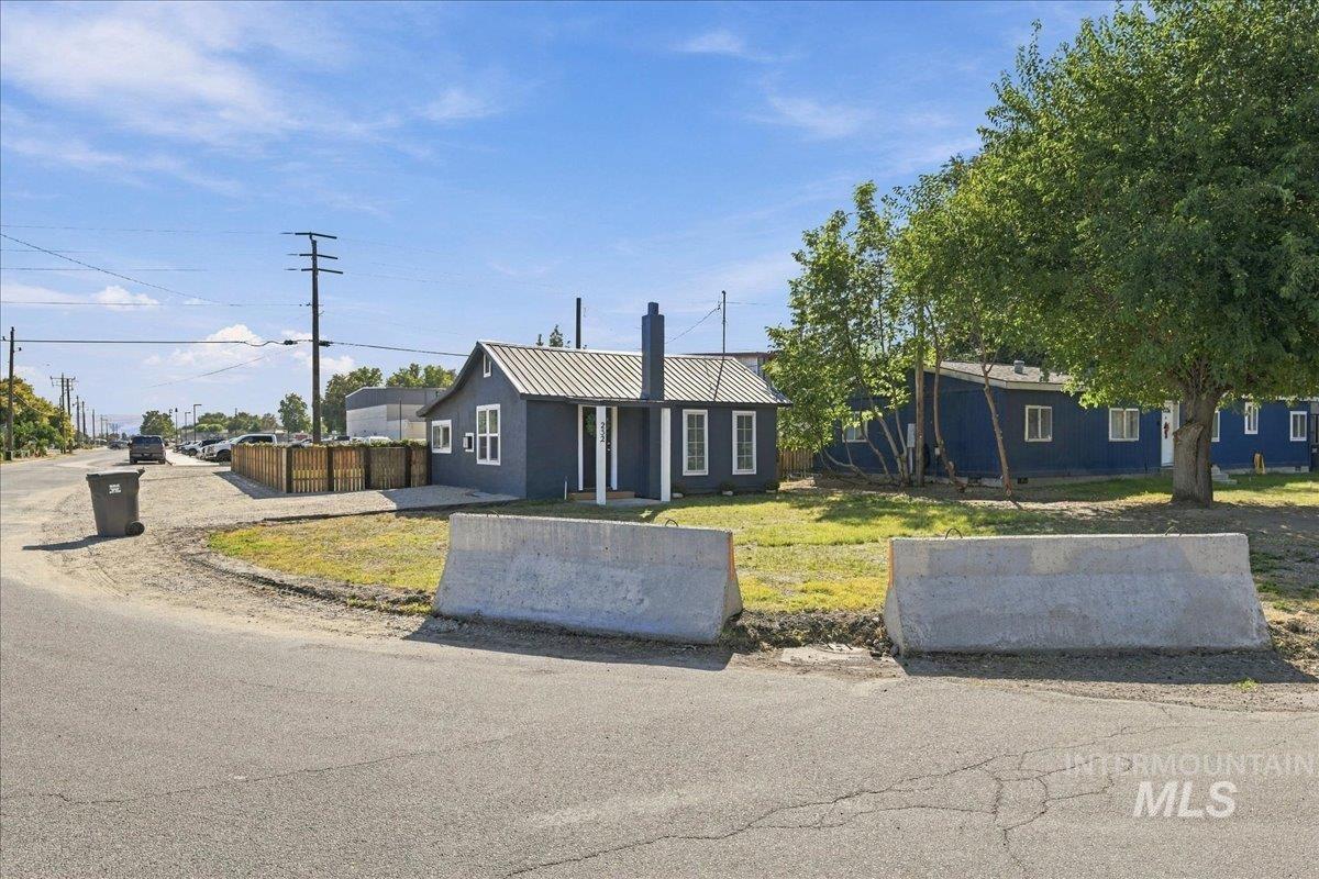 232 E Montana Ave, Homedale, Idaho 83628, 2 Bedrooms, 1 Bathroom, Residential For Sale, Price $229,900, 99001338