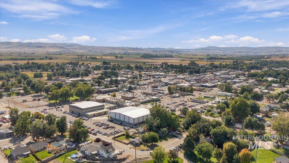 232 E Montana Ave, Homedale, Idaho 83628, 2 Bedrooms, 1 Bathroom, Residential For Sale, Price $229,900, 99001338