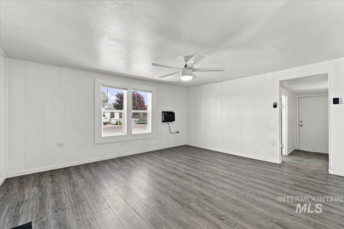 232 E Montana Ave, Homedale, Idaho 83628, 2 Bedrooms, 1 Bathroom, Residential For Sale, Price $229,900, 99001338
