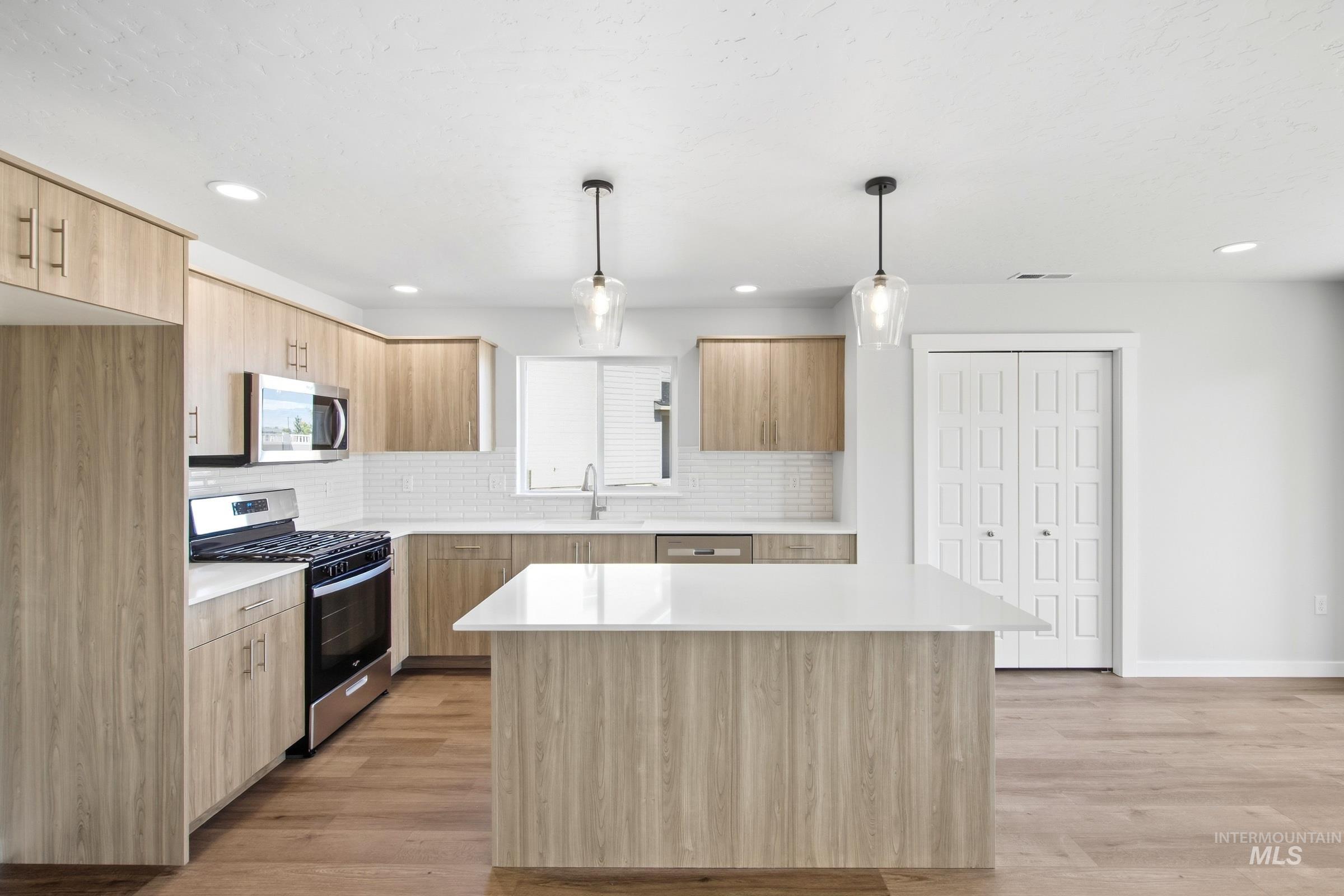 588 N Palaestra Ave, Eagle, Idaho 83616, 5 Bedrooms, 3 Bathrooms, Residential For Sale, Price $634,990,MLS 99001340