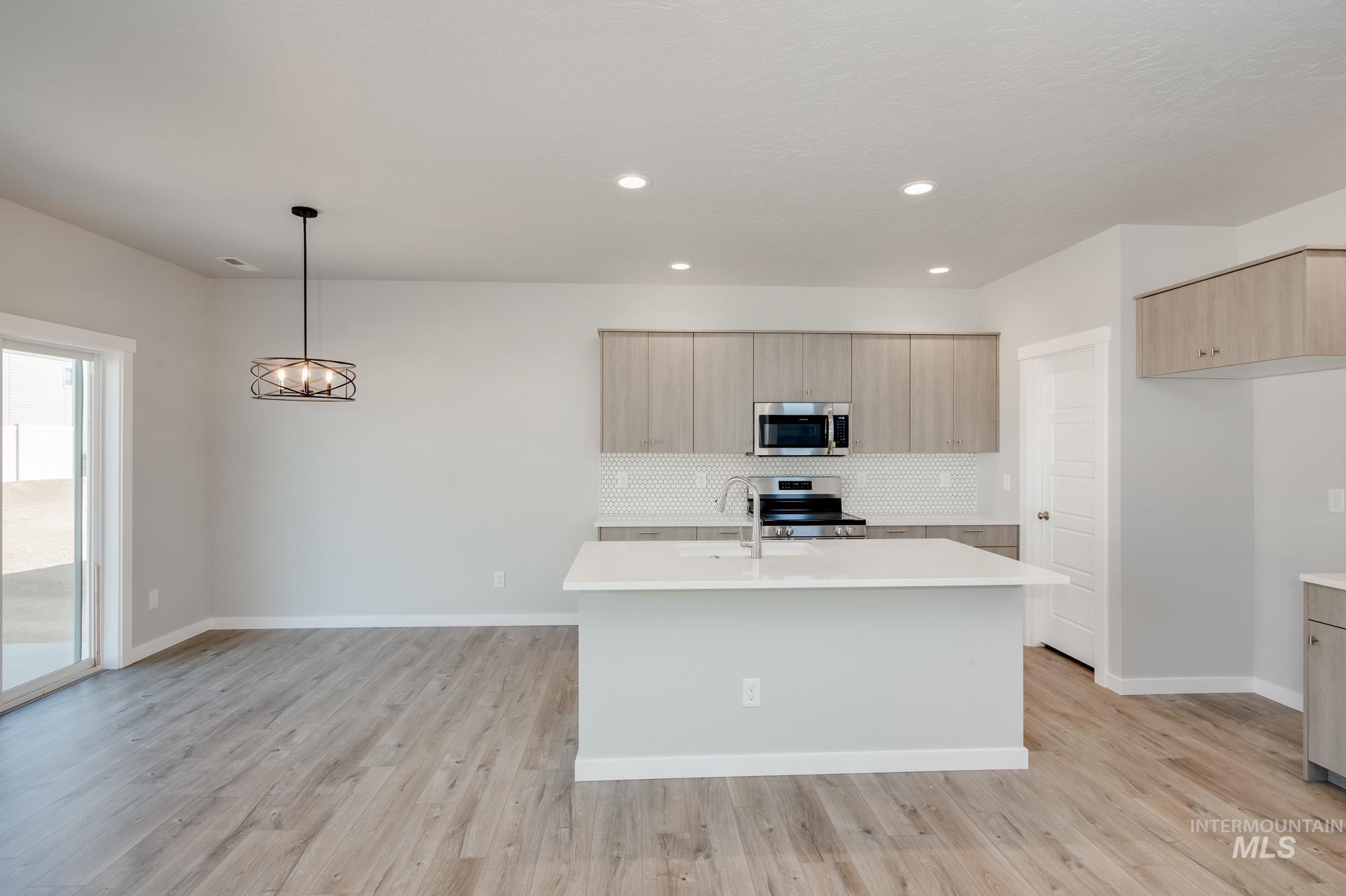 7447 W Newtown Dr, Eagle, Idaho 83616, 3 Bedrooms, 2.5 Bathrooms, Residential For Sale, Price $499,990, 99001341