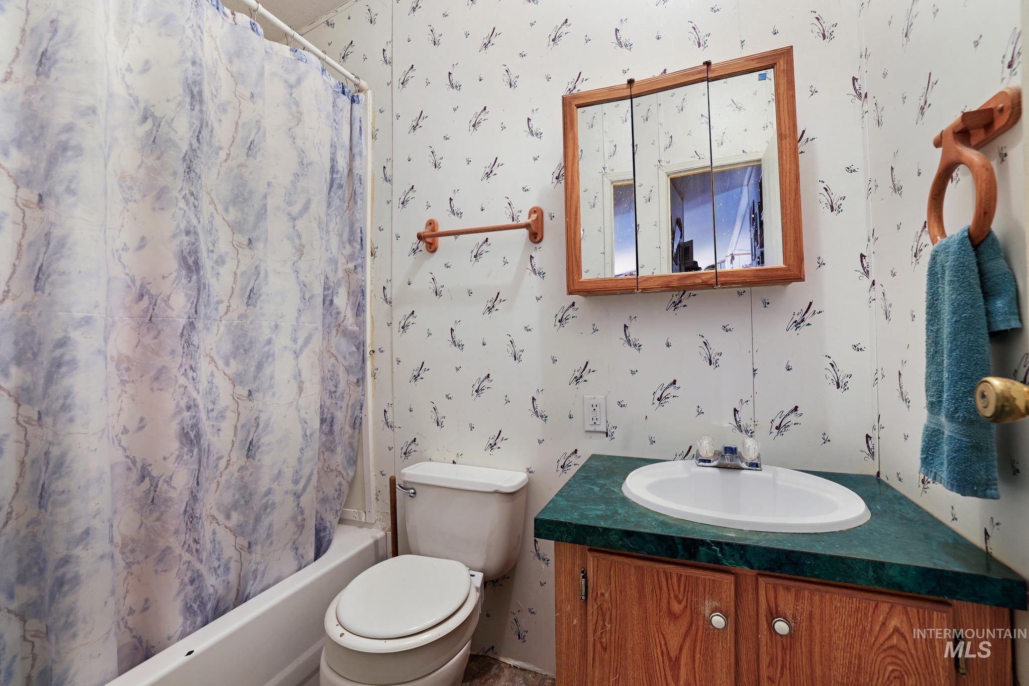 2173 S 1800 E, Gooding, Idaho 83330, 3 Bedrooms, 2 Bathrooms, Residential For Sale, Price $319,990,MLS 99001342