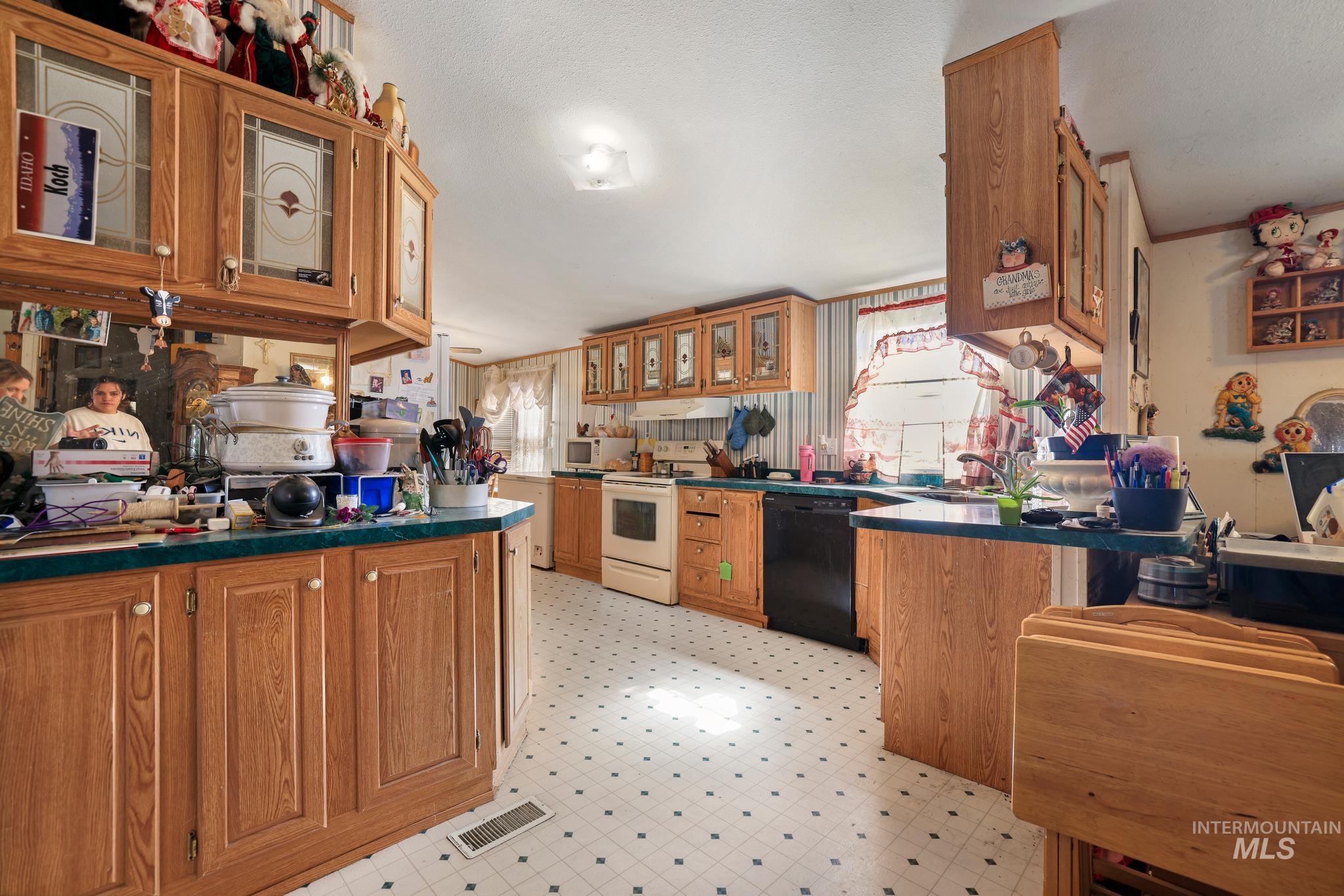 2173 S 1800 E, Gooding, Idaho 83330, 3 Bedrooms, 2 Bathrooms, Residential For Sale, Price $319,990,MLS 99001342