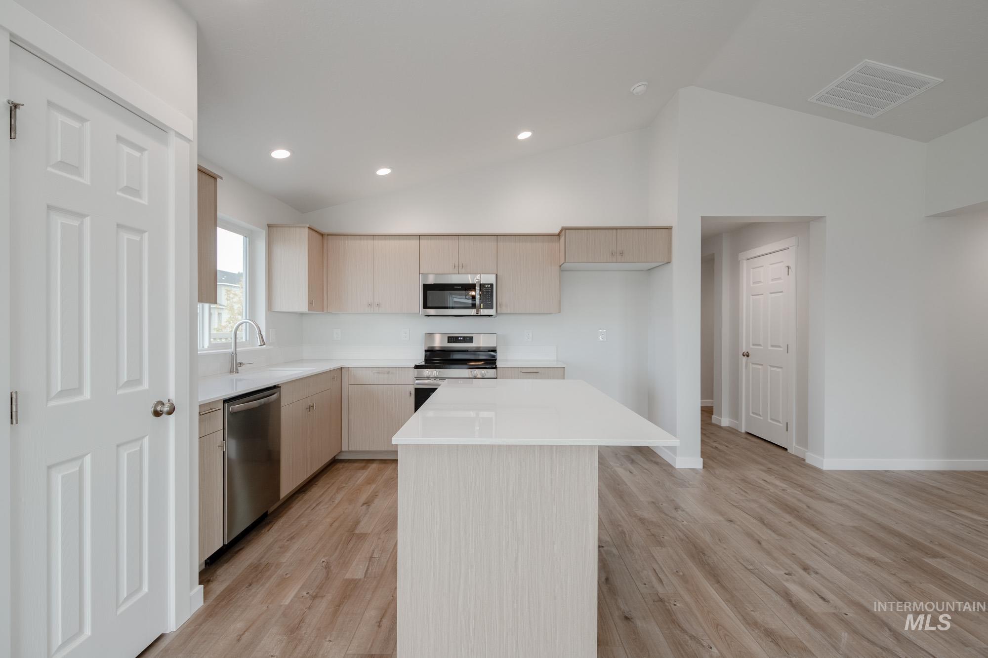 9084 W Violet St, Nampa, Idaho 83687, 3 Bedrooms, 2 Bathrooms, Residential For Sale, Price $418,990, 99001343