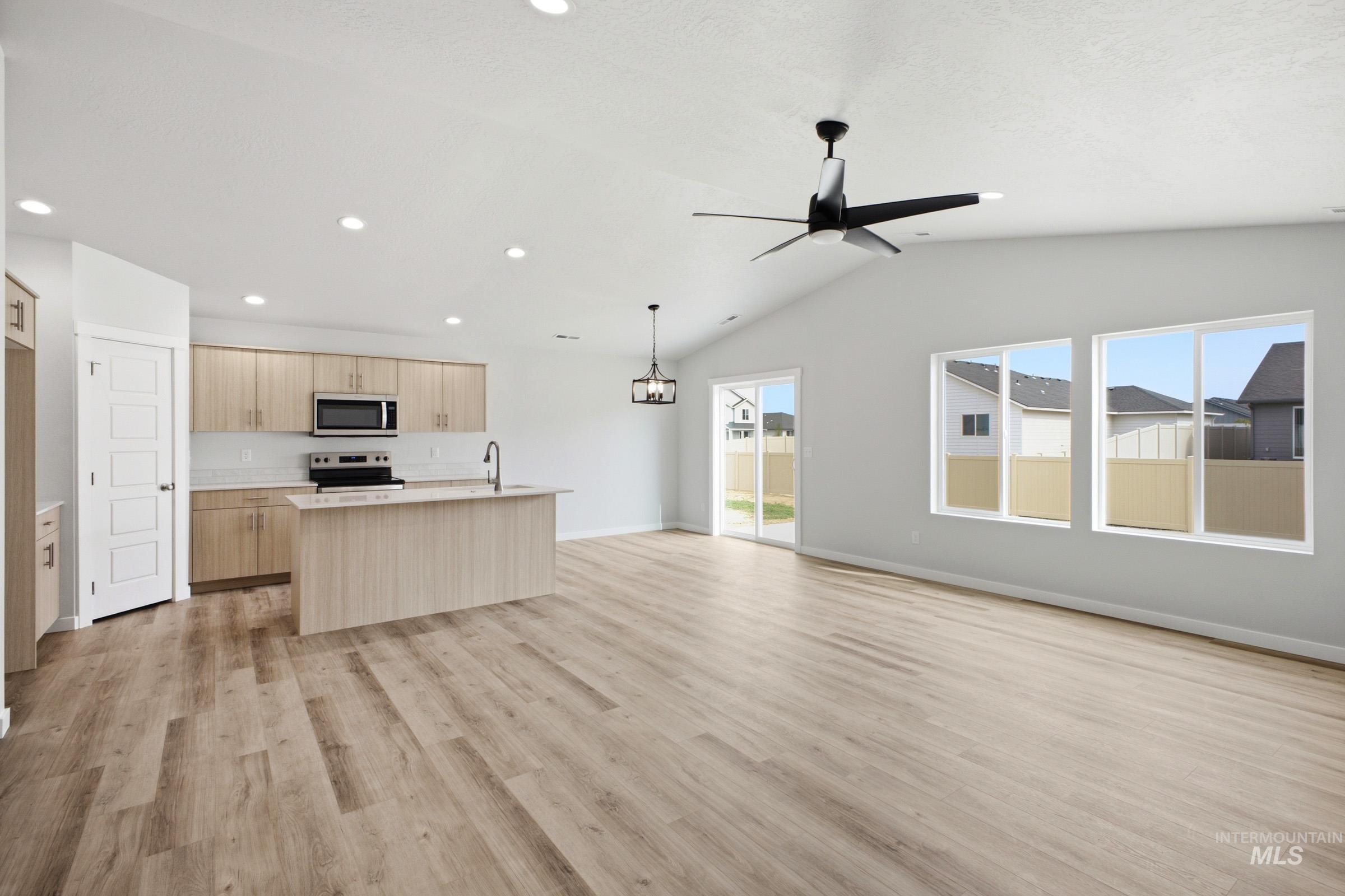 9068 W Violet St, Nampa, Idaho 83687, 3 Bedrooms, 2 Bathrooms, Residential For Sale, Price $419,990, 99001345