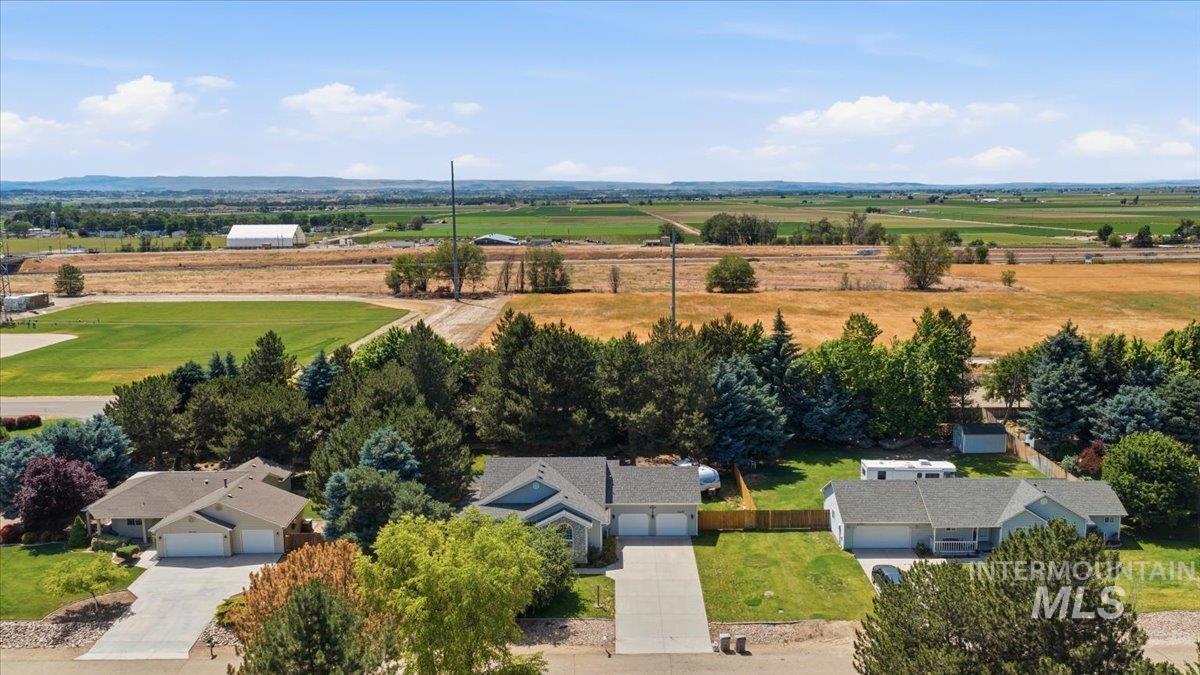 23157 Forest Hills Loop, Caldwell, Idaho 83607, 3 Bedrooms, 2 Bathrooms, Residential For Sale, Price $470,000, 99001348