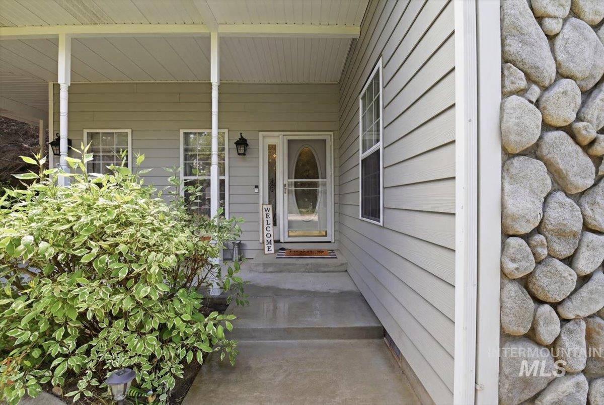 23157 Forest Hills Loop, Caldwell, Idaho 83607, 3 Bedrooms, 2 Bathrooms, Residential For Sale, Price $470,000, 99001348