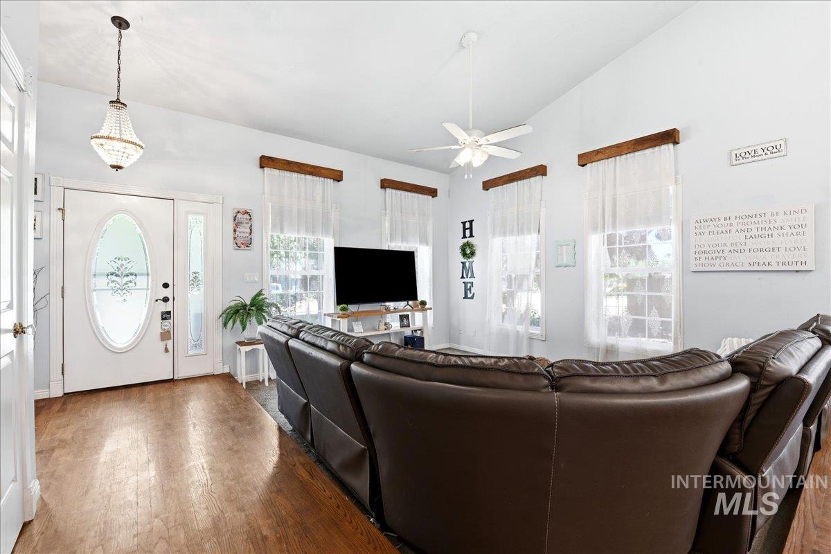 23157 Forest Hills Loop, Caldwell, Idaho 83607, 3 Bedrooms, 2 Bathrooms, Residential For Sale, Price $470,000, 99001348
