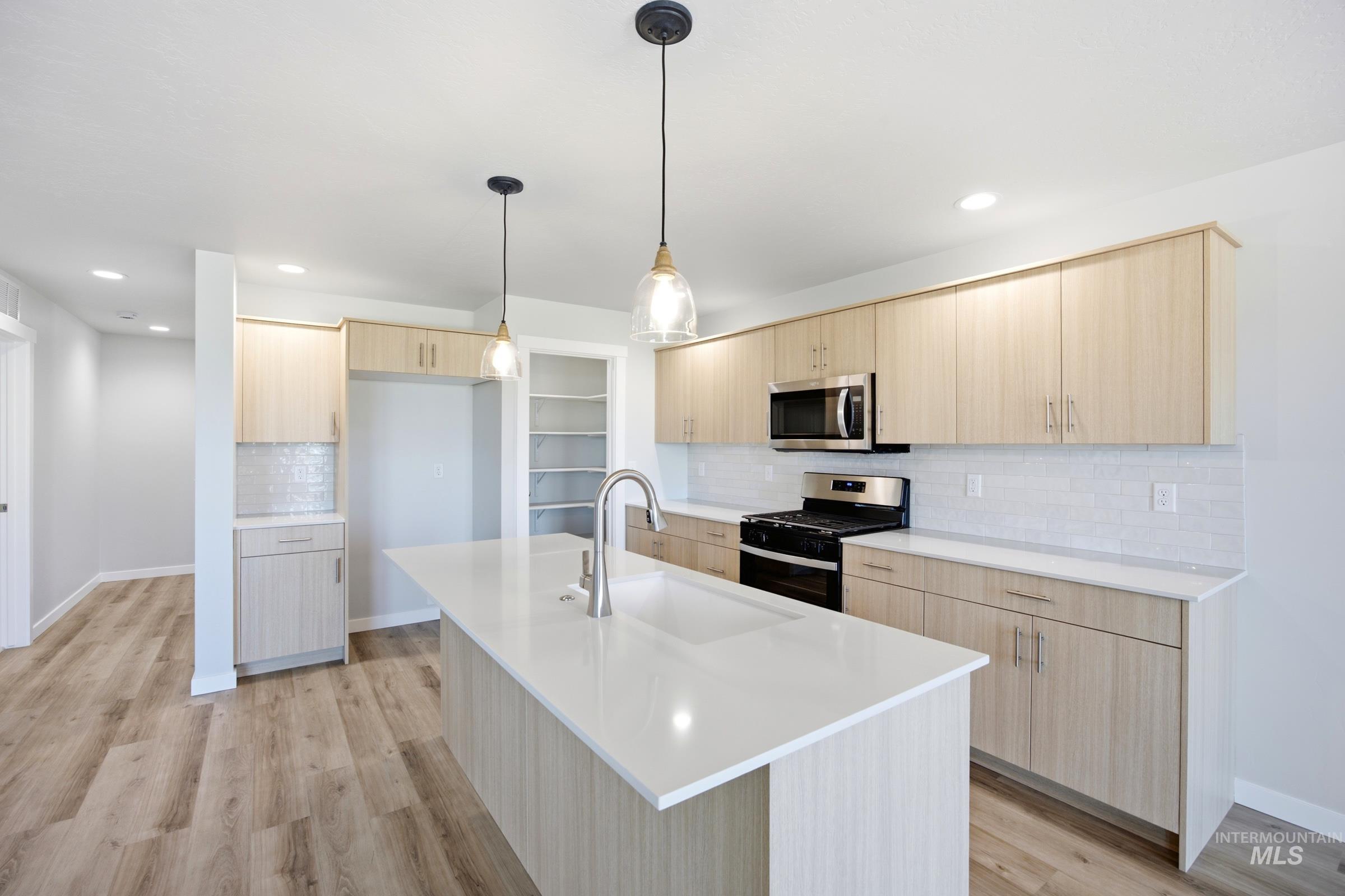 1282 N Coltsfoot Ave, Kuna, Idaho 83634, 4 Bedrooms, 2.5 Bathrooms, Residential For Sale, Price $489,990,MLS 99001366