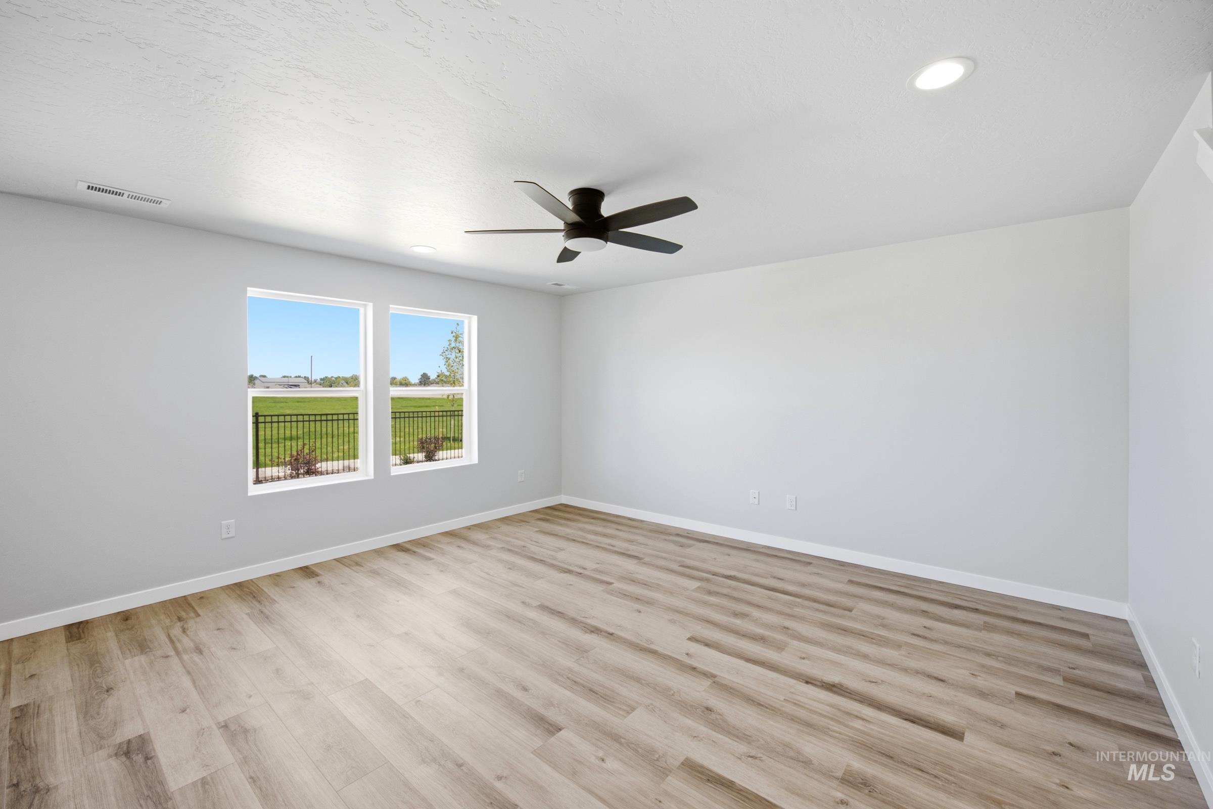 1282 N Coltsfoot Ave, Kuna, Idaho 83634, 4 Bedrooms, 2.5 Bathrooms, Residential For Sale, Price $489,990,MLS 99001366