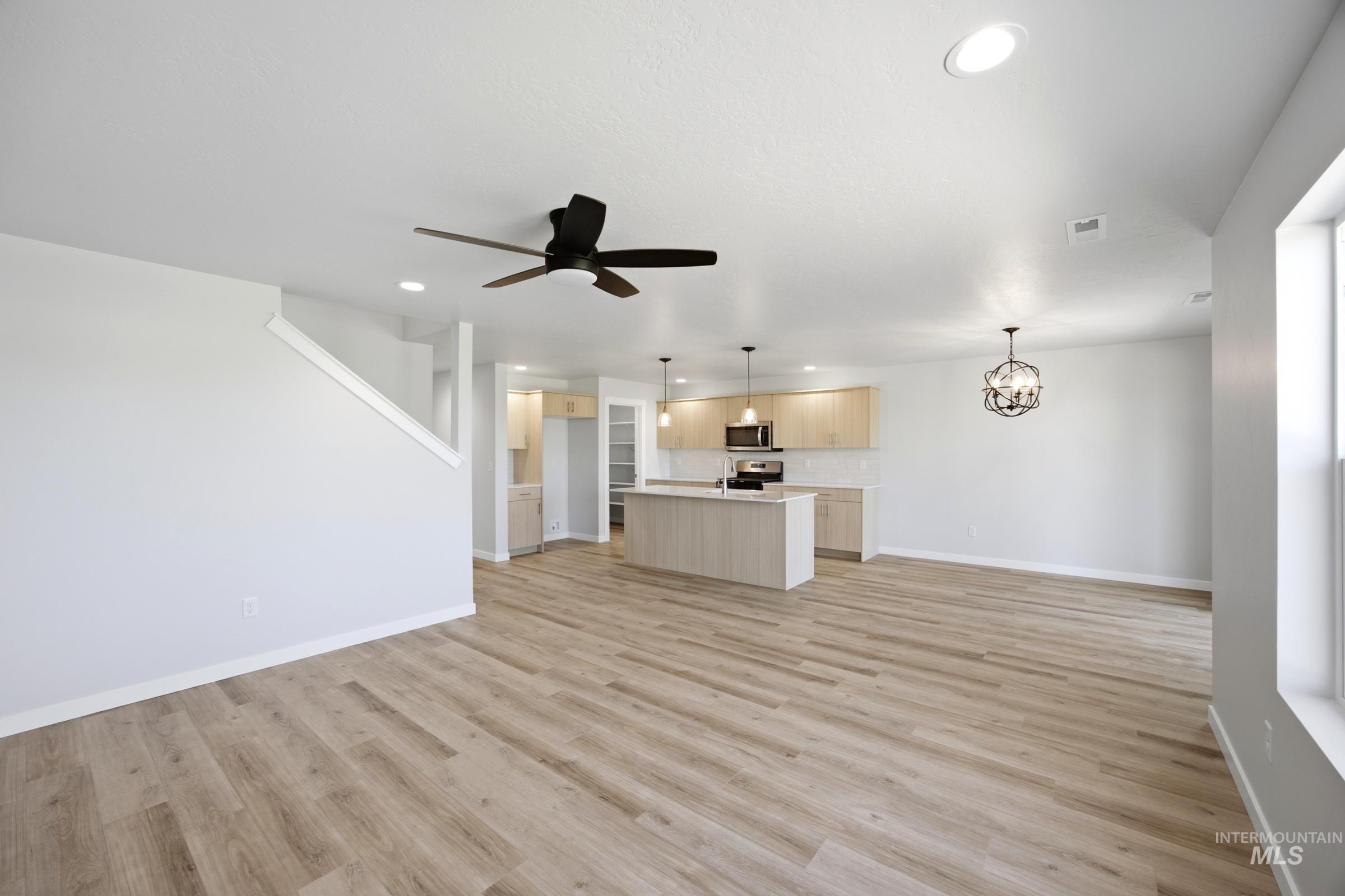 1282 N Coltsfoot Ave, Kuna, Idaho 83634, 4 Bedrooms, 2.5 Bathrooms, Residential For Sale, Price $489,990,MLS 99001366