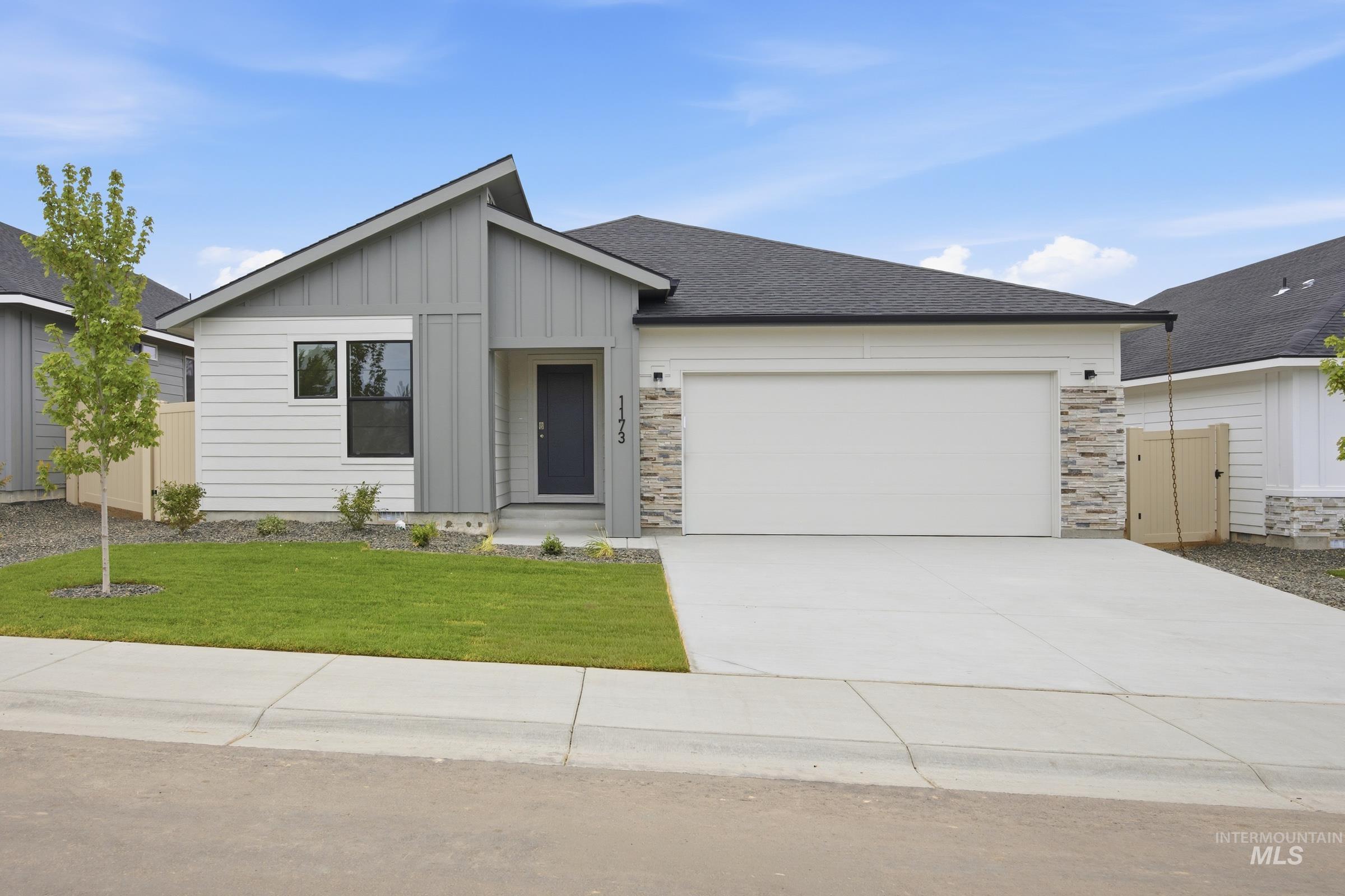 6842 S Lumberton Way, Meridian, Idaho 83642, 3 Bedrooms, 2 Bathrooms, Residential For Sale, Price $429,990,MLS 99001372