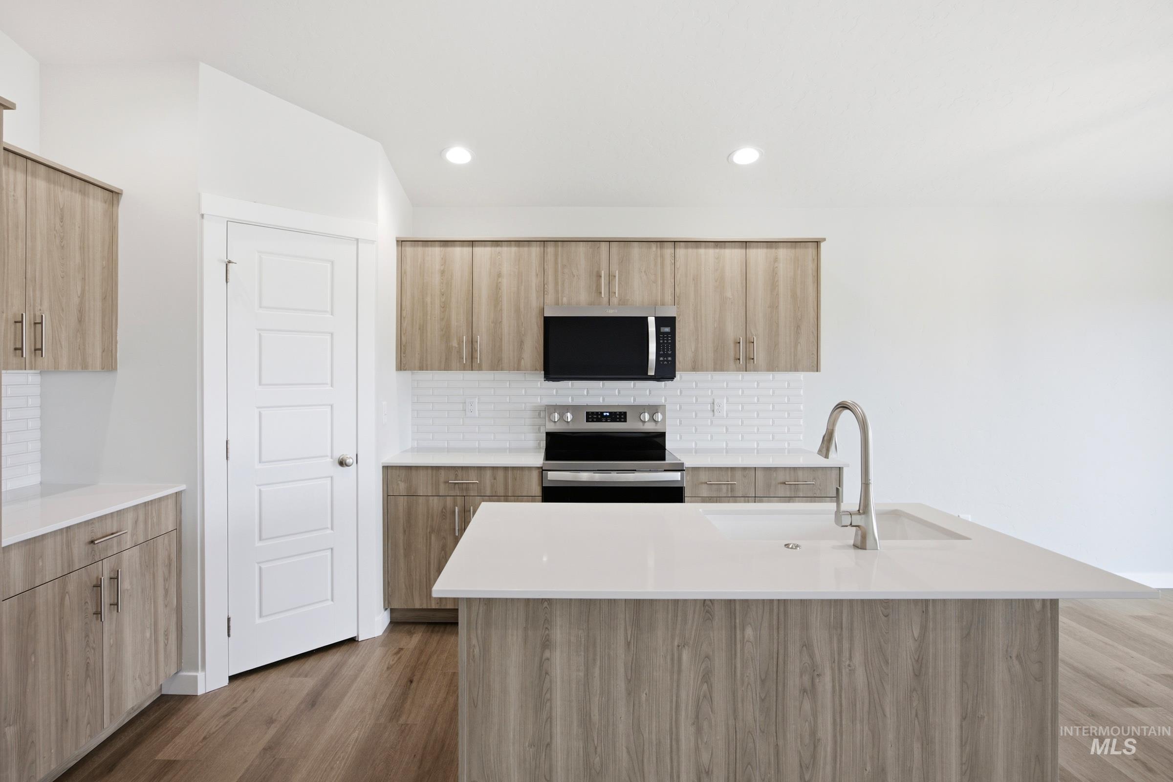6842 S Lumberton Way, Meridian, Idaho 83642, 3 Bedrooms, 2 Bathrooms, Residential For Sale, Price $429,990,MLS 99001372