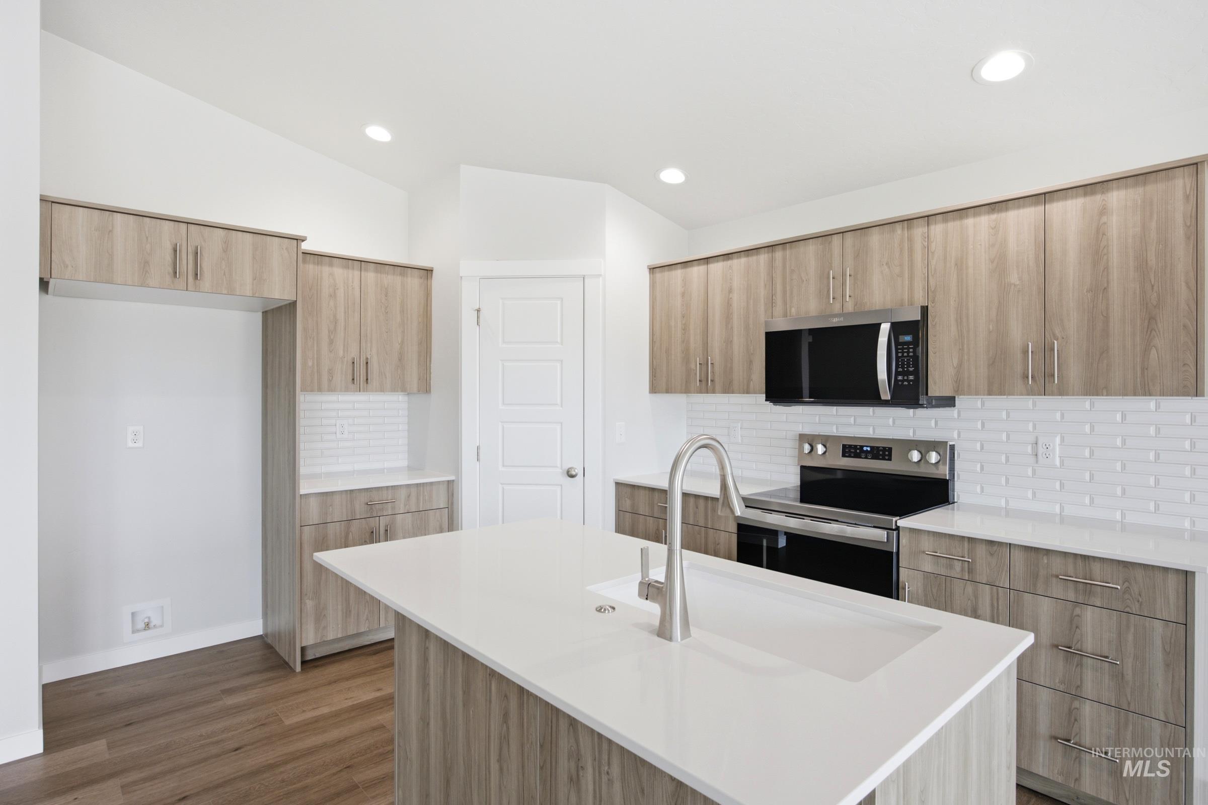 6842 S Lumberton Way, Meridian, Idaho 83642, 3 Bedrooms, 2 Bathrooms, Residential For Sale, Price $429,990,MLS 99001372