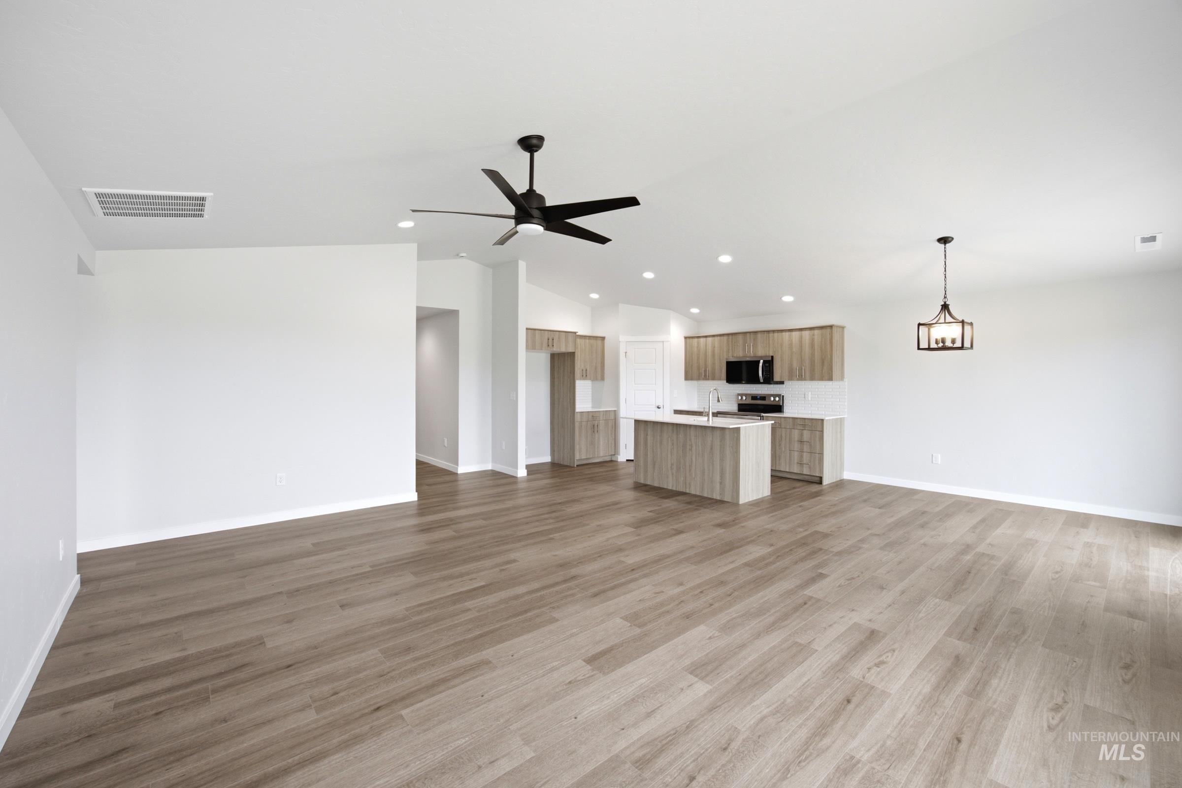 6842 S Lumberton Way, Meridian, Idaho 83642, 3 Bedrooms, 2 Bathrooms, Residential For Sale, Price $429,990,MLS 99001372