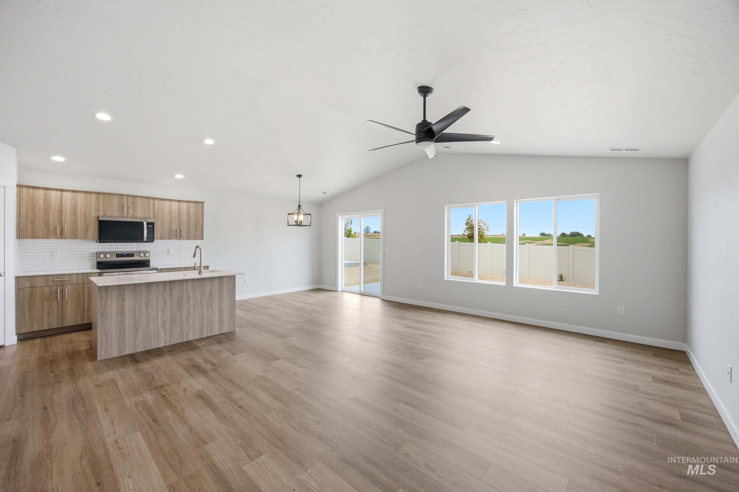 6842 S Lumberton Way, Meridian, Idaho 83642, 3 Bedrooms, 2 Bathrooms, Residential For Sale, Price $429,990,MLS 99001372