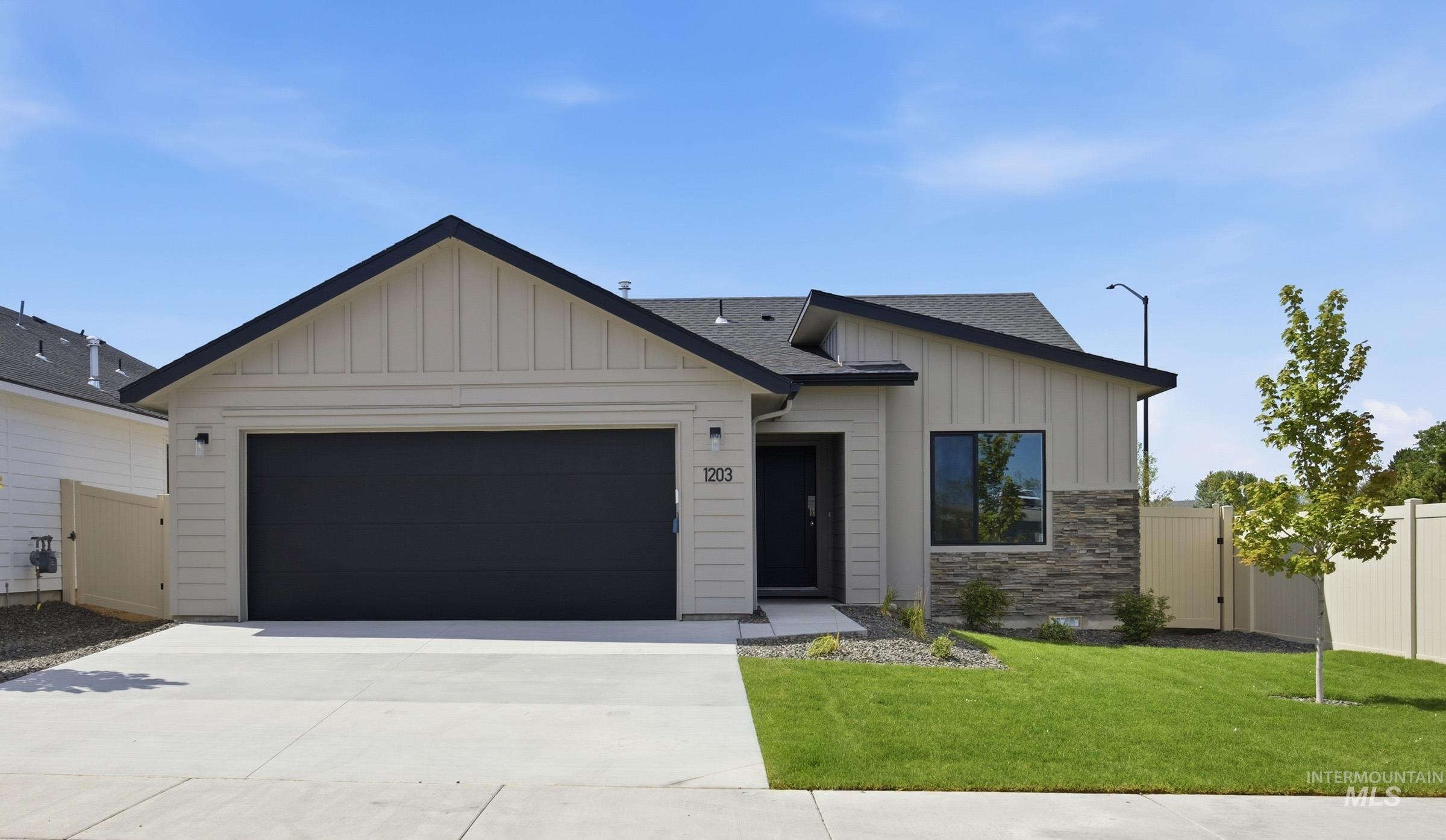 6868 S Lumberton Way, Meridian, Idaho 83642, 3 Bedrooms, 2 Bathrooms, Residential For Sale, Price $424,990,MLS 99001373