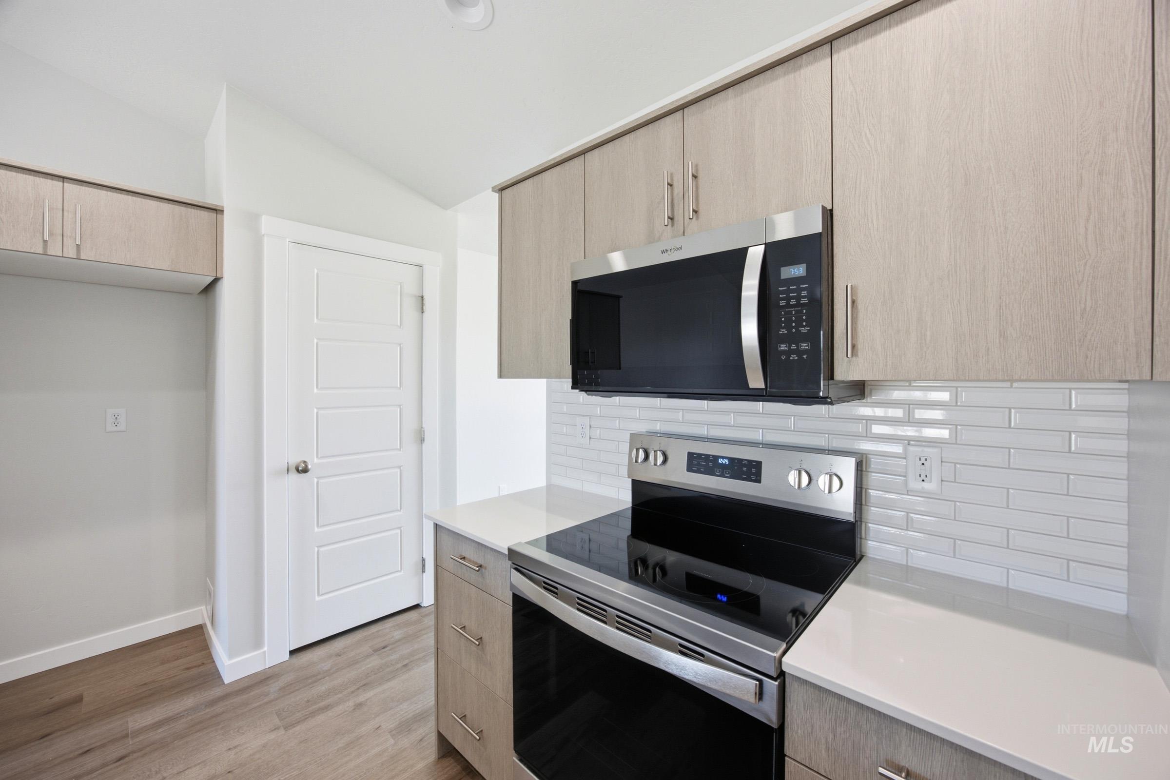 6868 S Lumberton Way, Meridian, Idaho 83642, 3 Bedrooms, 2 Bathrooms, Residential For Sale, Price $424,990,MLS 99001373