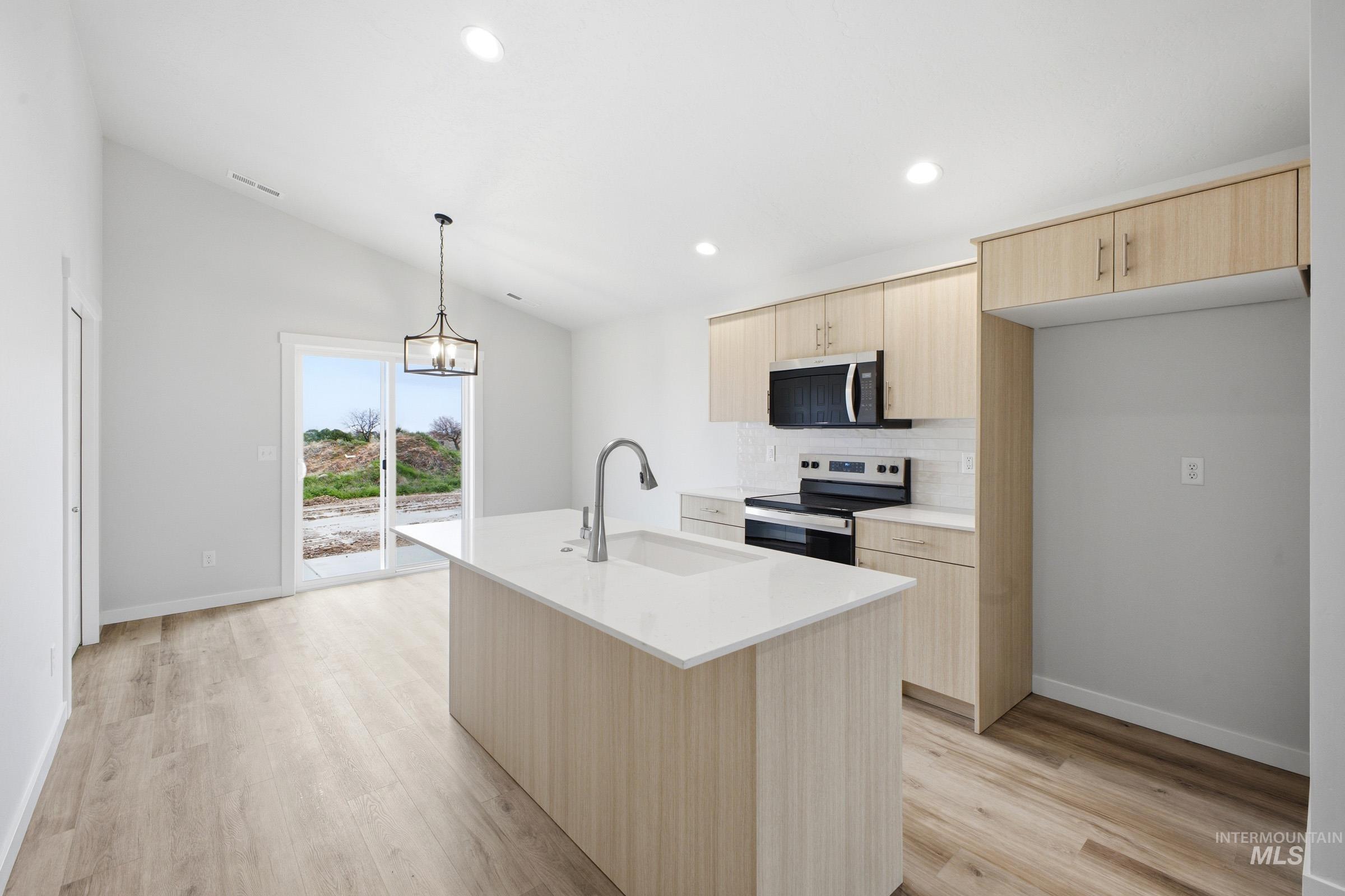 3889 W Lakehills St, Meridian, Idaho 83642, 3 Bedrooms, 2 Bathrooms, Residential For Sale, Price $409,990, 99001376