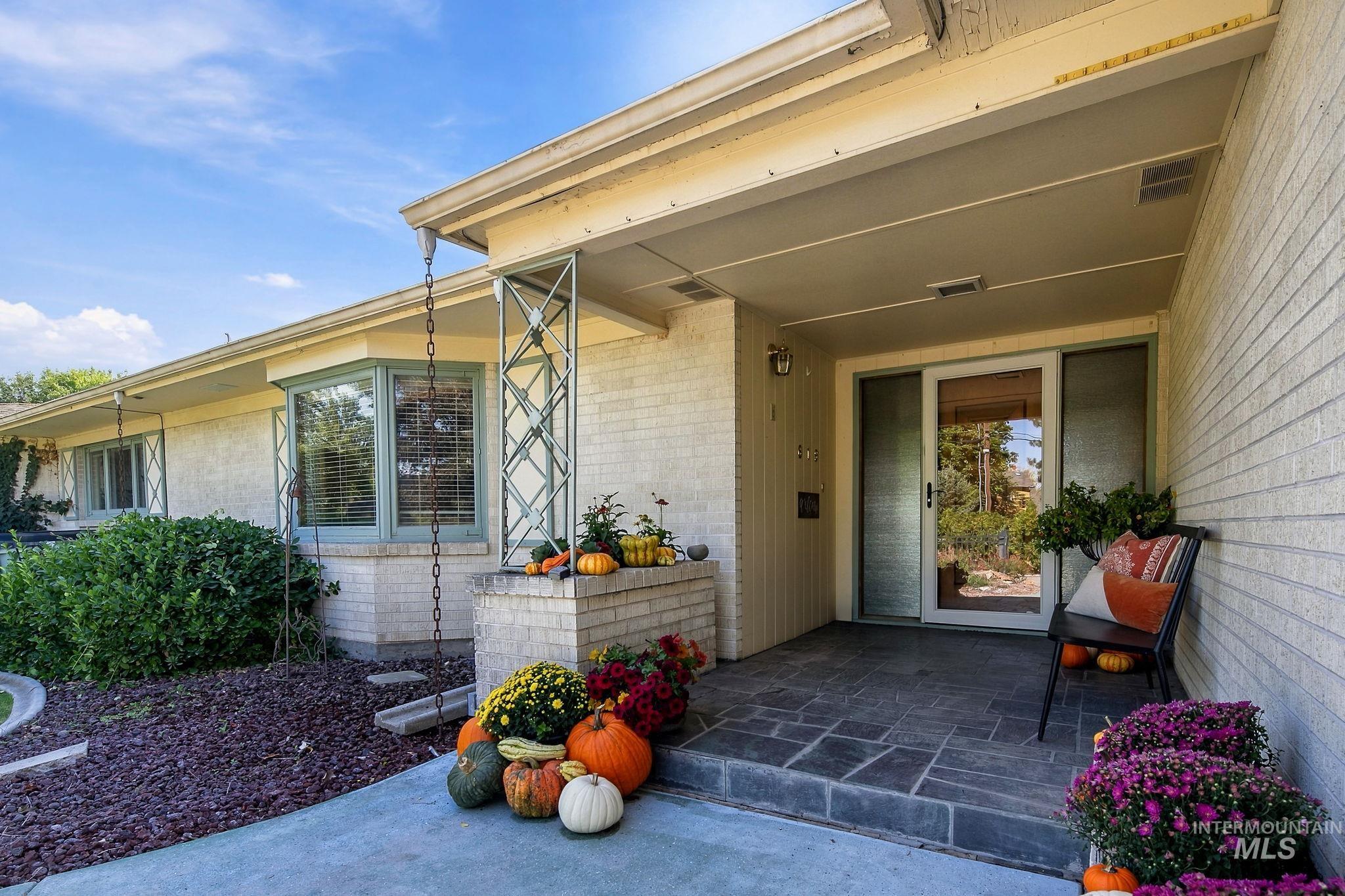 619 Fairway Dr, Caldwell, Idaho 83605, 2 Bedrooms, 2.5 Bathrooms, Residential For Sale, Price $699,000, 99001390